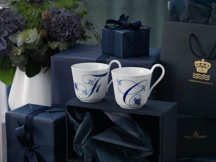 Musselmalet räfflat Alphabet mugg 33 cl, F Royal Copenhagen