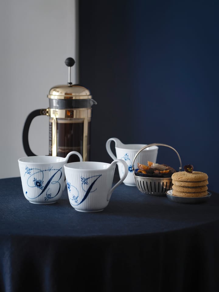 Musselmalet räfflat Alphabet mugg 33 cl, O Royal Copenhagen