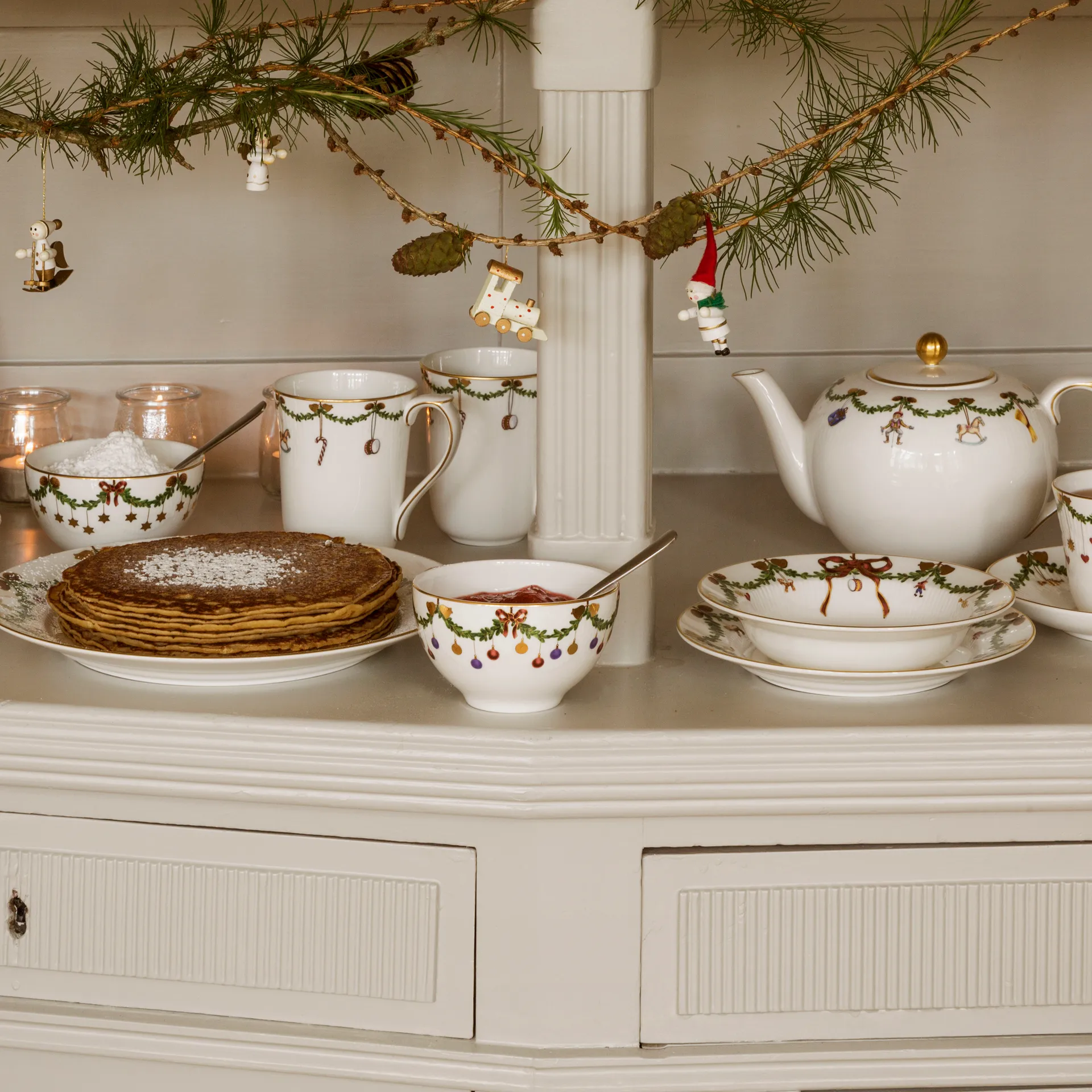 Star Fluted Christmas djup tallrik, Ø 24 cm Royal Copenhagen