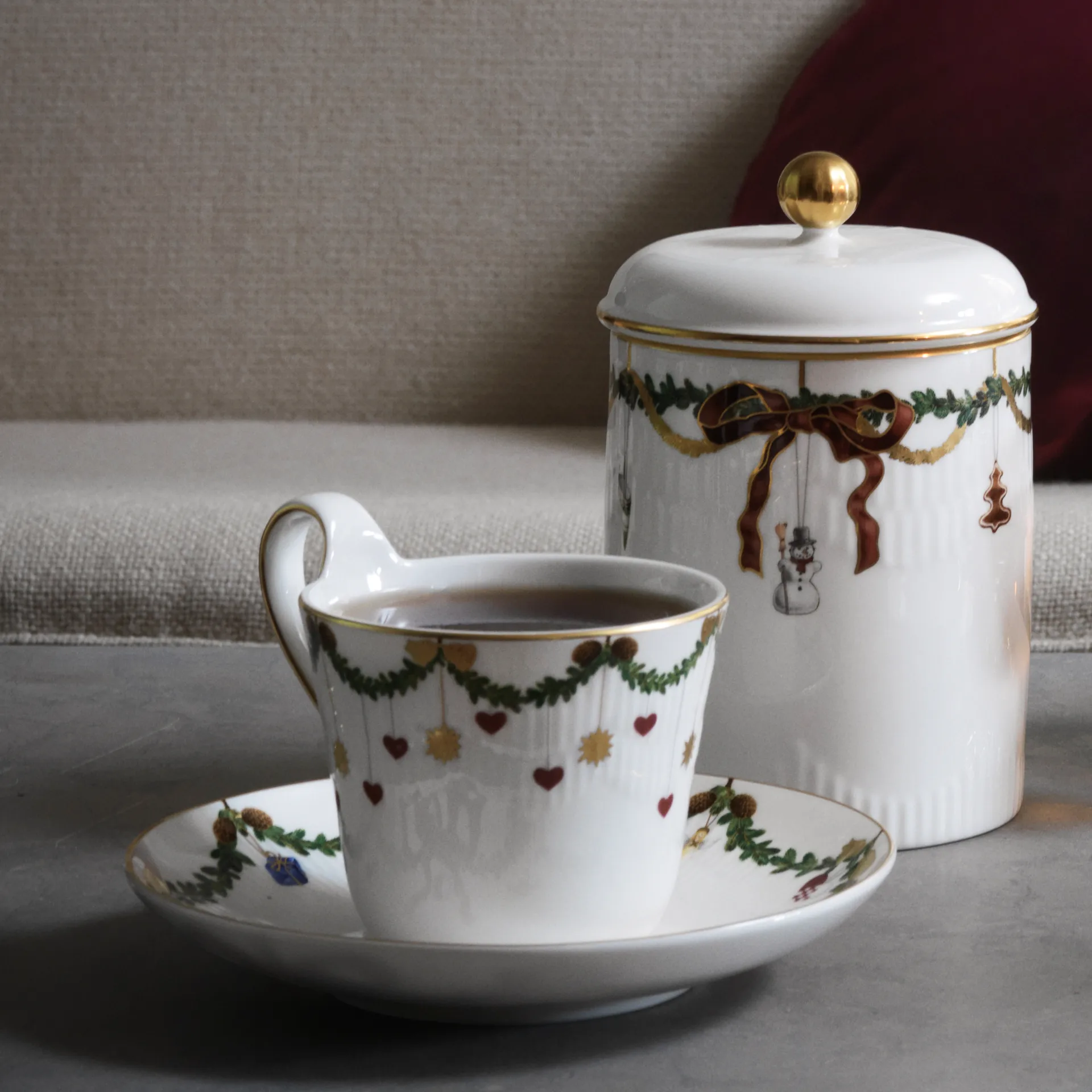 Star Fluted Christmas kopp med fat, 24 cl-högt handtag Royal Copenhagen