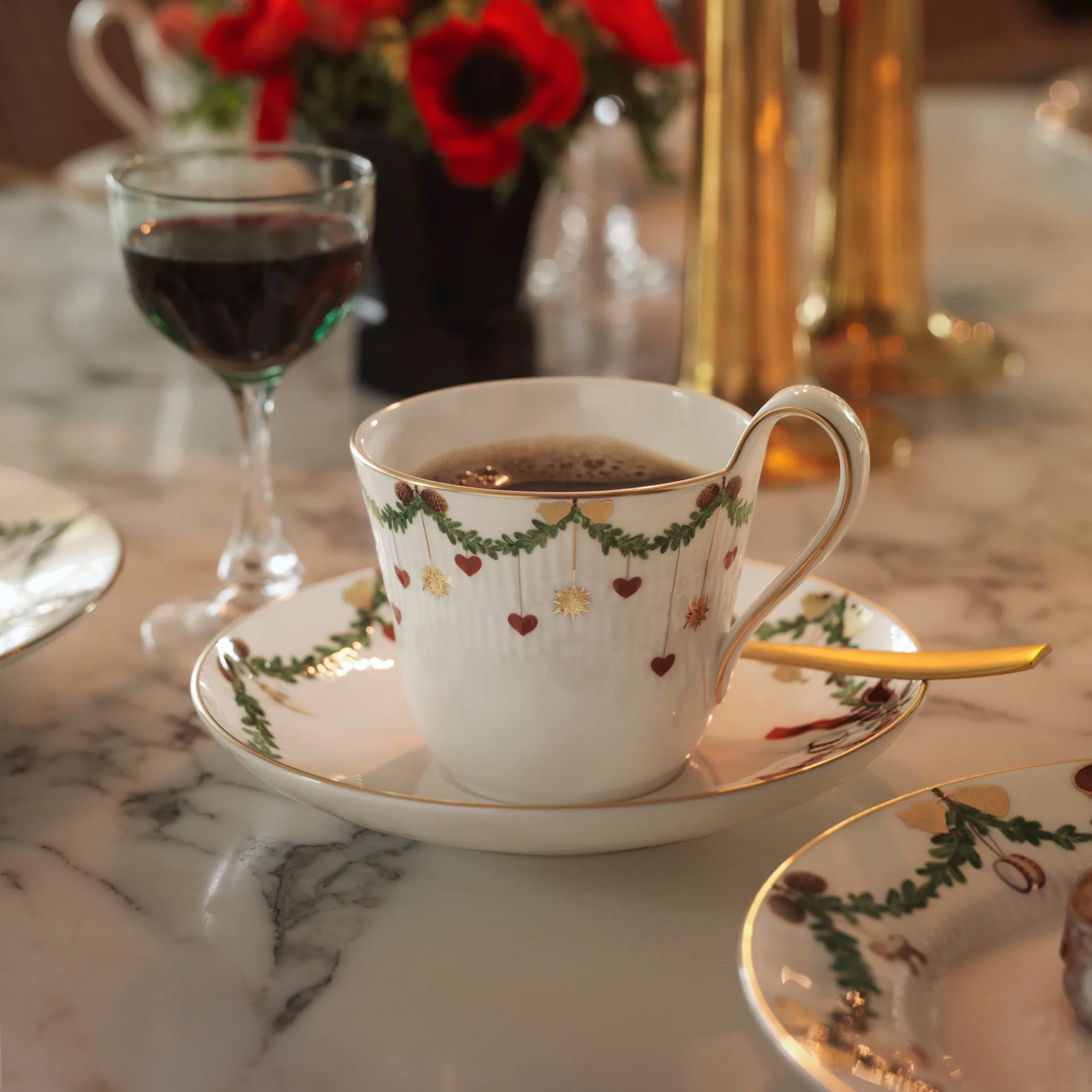 Star Fluted Christmas kopp med fat, 24 cl-högt handtag Royal Copenhagen