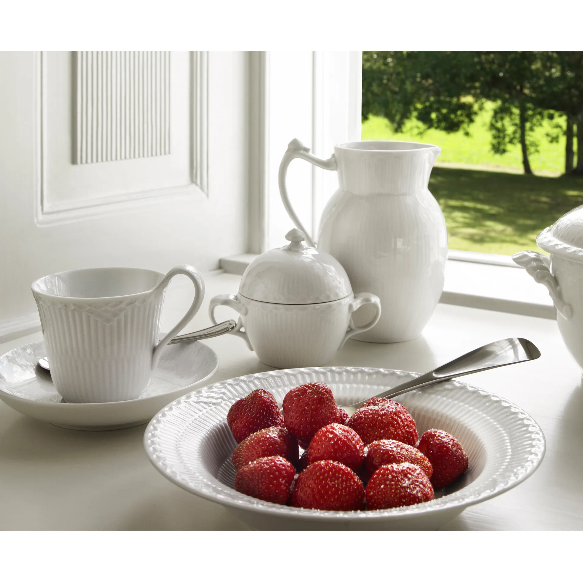 White Fluted Half Lace sockerskål med lock, 20 cl Royal Copenhagen