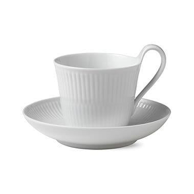 White Fluted kopp med fat - 25 cl-högt handtag - Royal Copenhagen