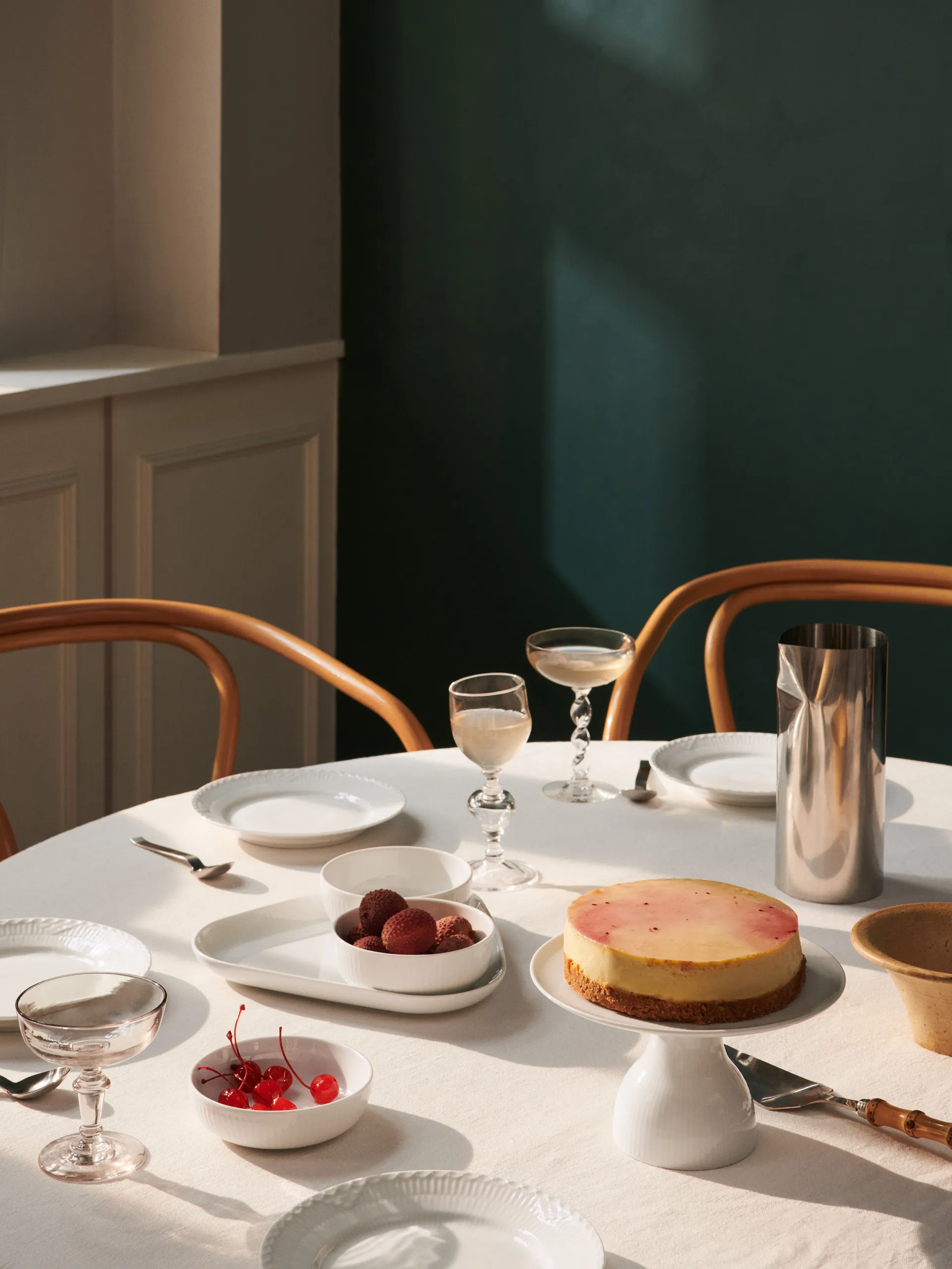 White Fluted tårtfat på fot Ø20 cm, Vit Royal Copenhagen