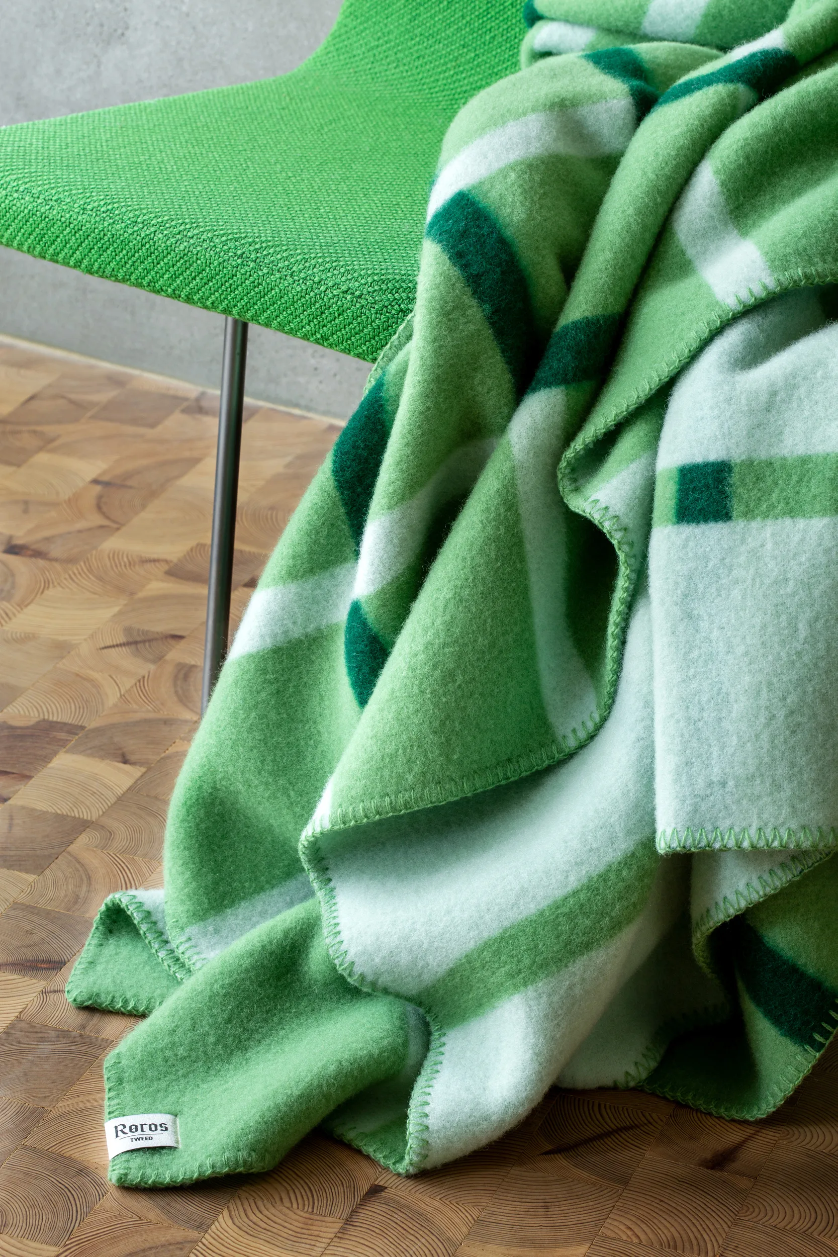 Knut filt 135x200 cm, Field green Røros Tweed