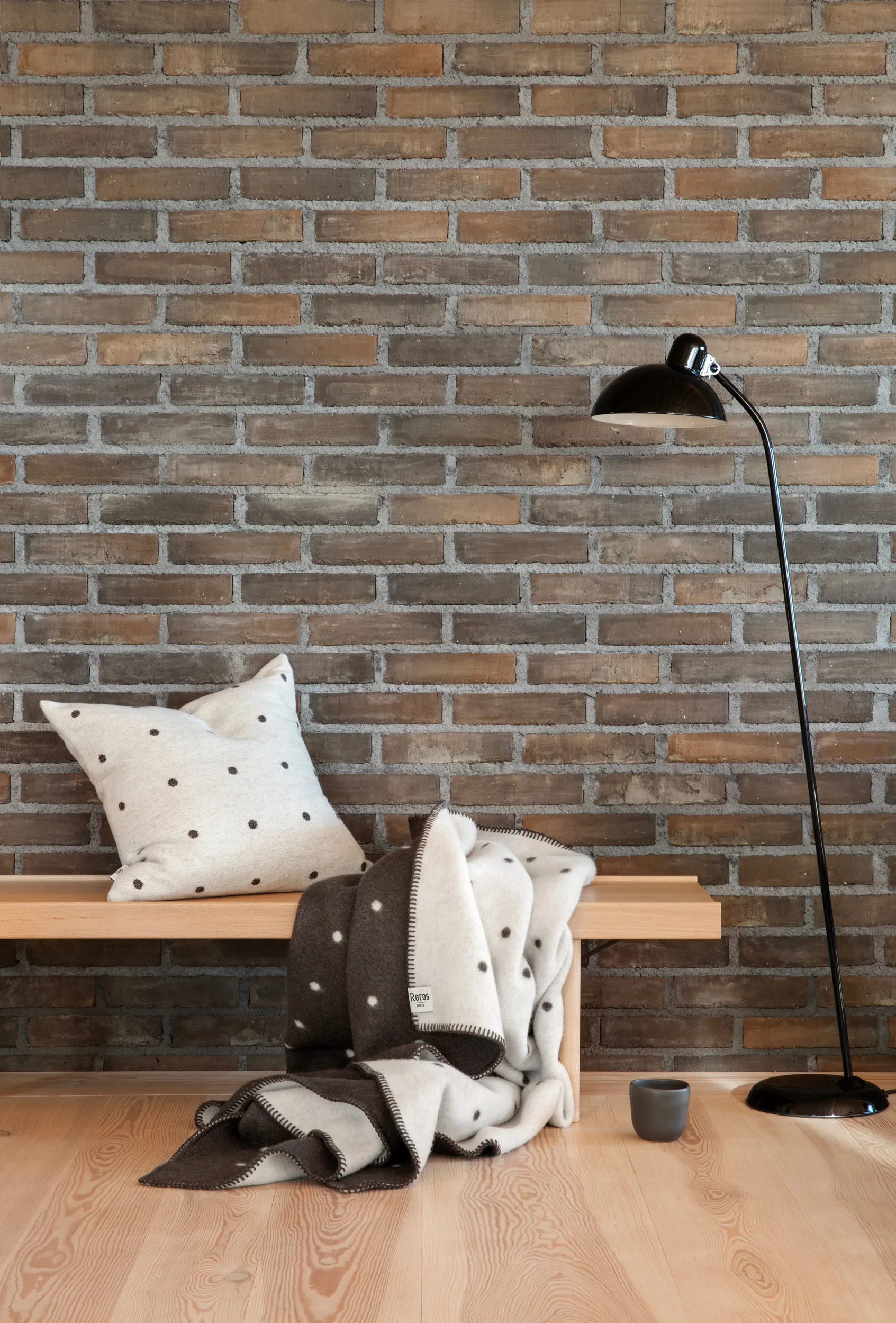 Pastille kudde 50x50 cm, Black and white Røros Tweed