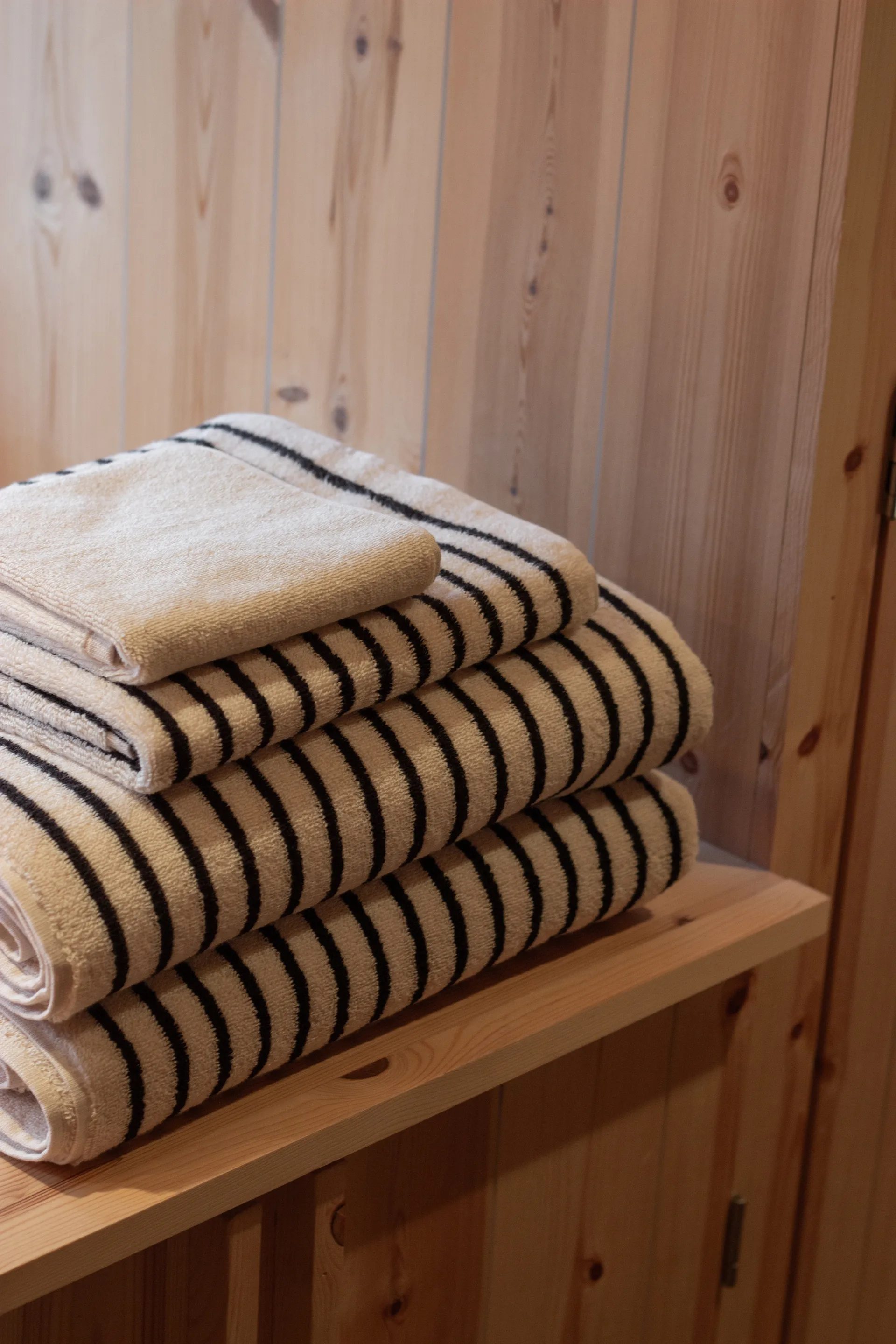 Drift badhanddukar 100x150 cm 2-pack - Vit-svart,  Scandi Living