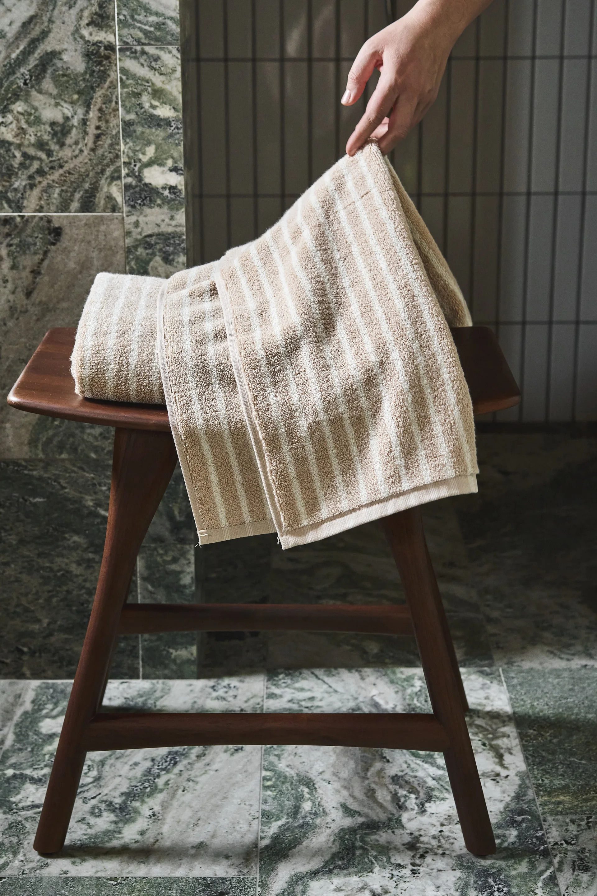 Drift handduk 50x70 cm, Beige-vit Scandi Living