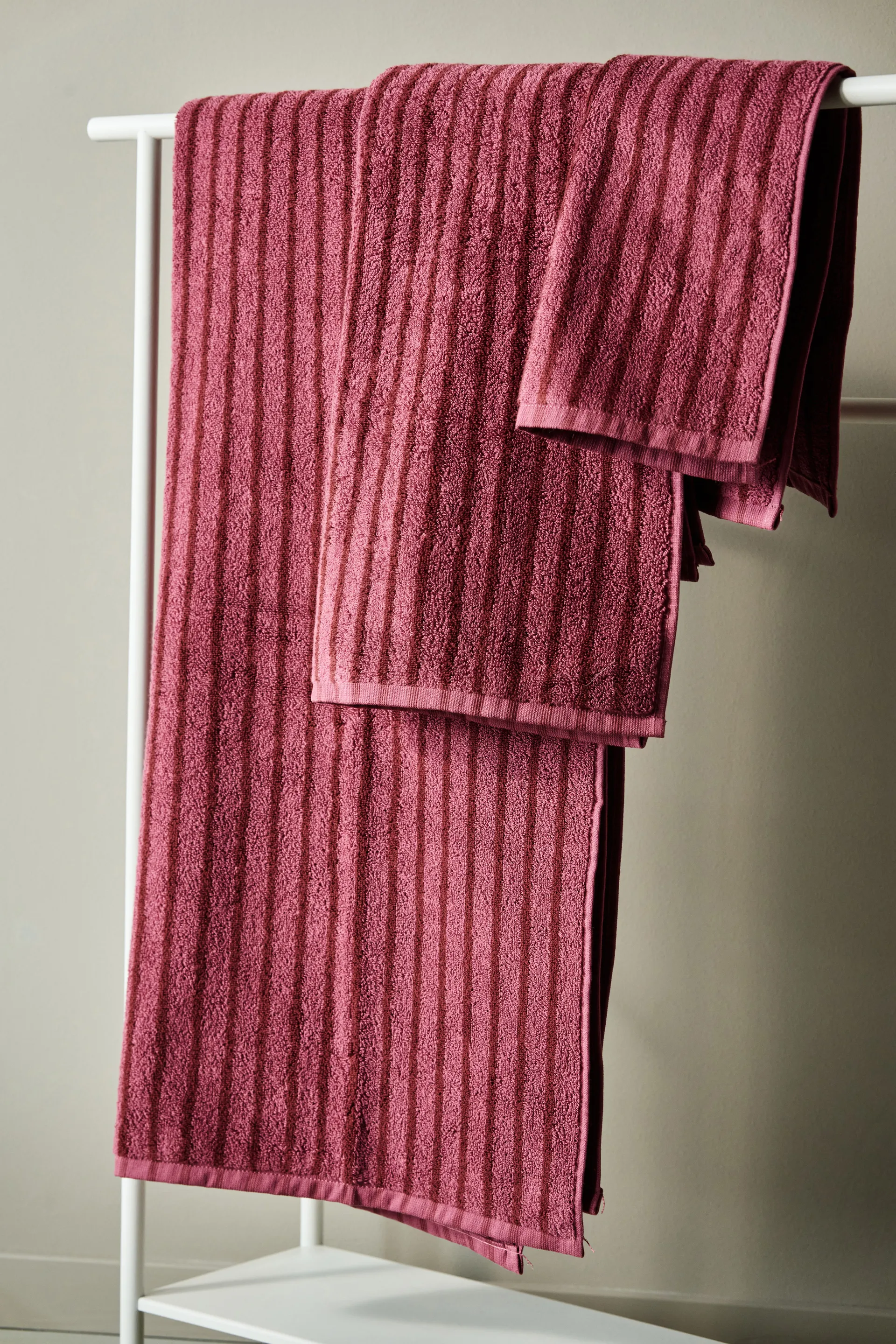 Drift handduk 50x70 cm, Rosa-röd Scandi Living