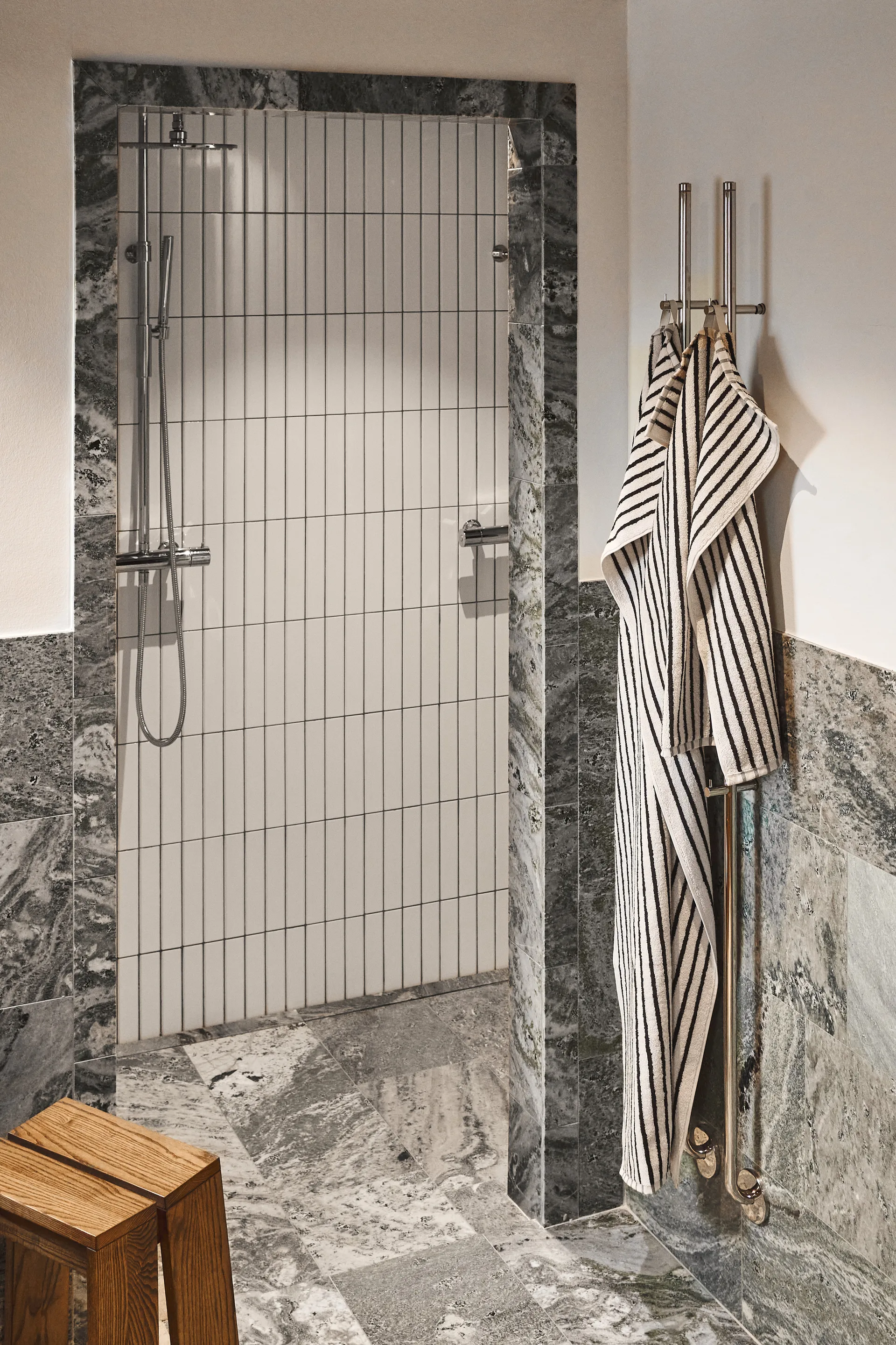 Drift handduksset 4 delar - Vit-svart Scandi Living