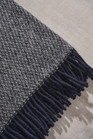 Sandstone ullpläd 130x180 cm - Indigo blå - Scandi Living