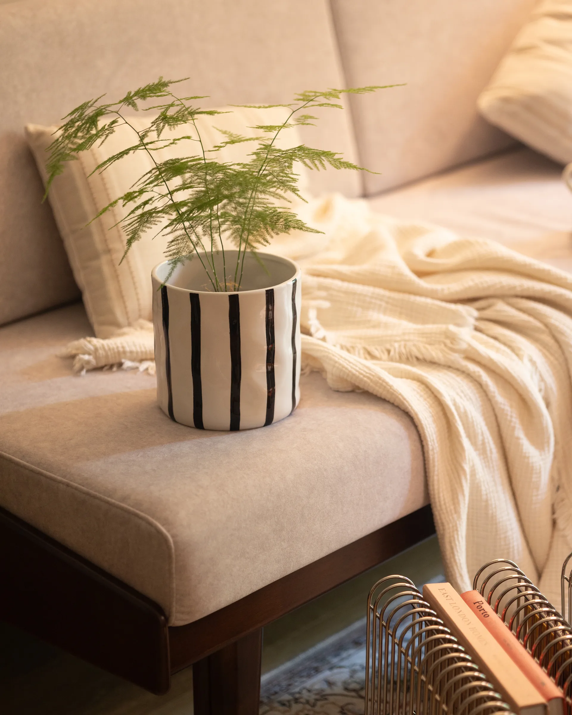 Thrive kruka Ø16 cm, Vit-svart Scandi Living