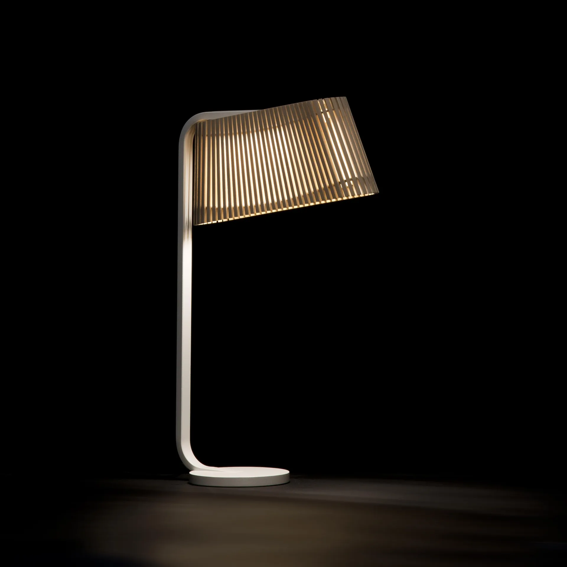 Owalo 7020, bordslampa, natural birch Secto Design