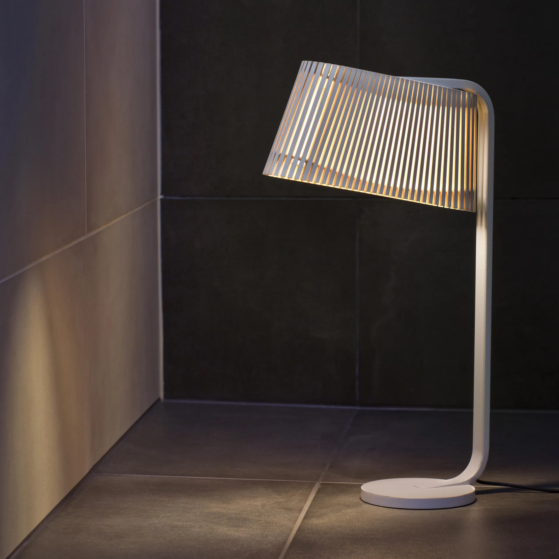 Owalo 7020, bordslampa, white laminated Secto Design