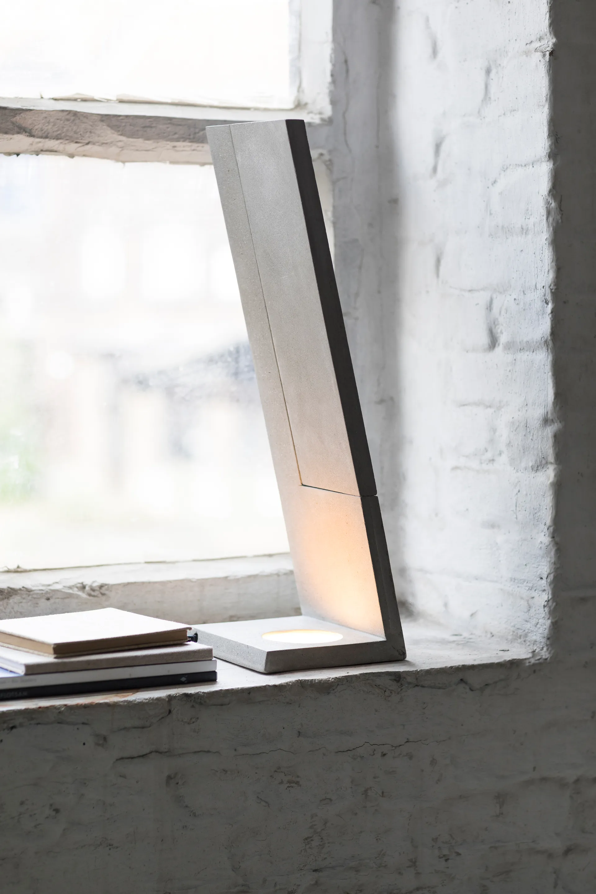 Ixelles Concrete bordslampa 50,5 cm, Grey Serax