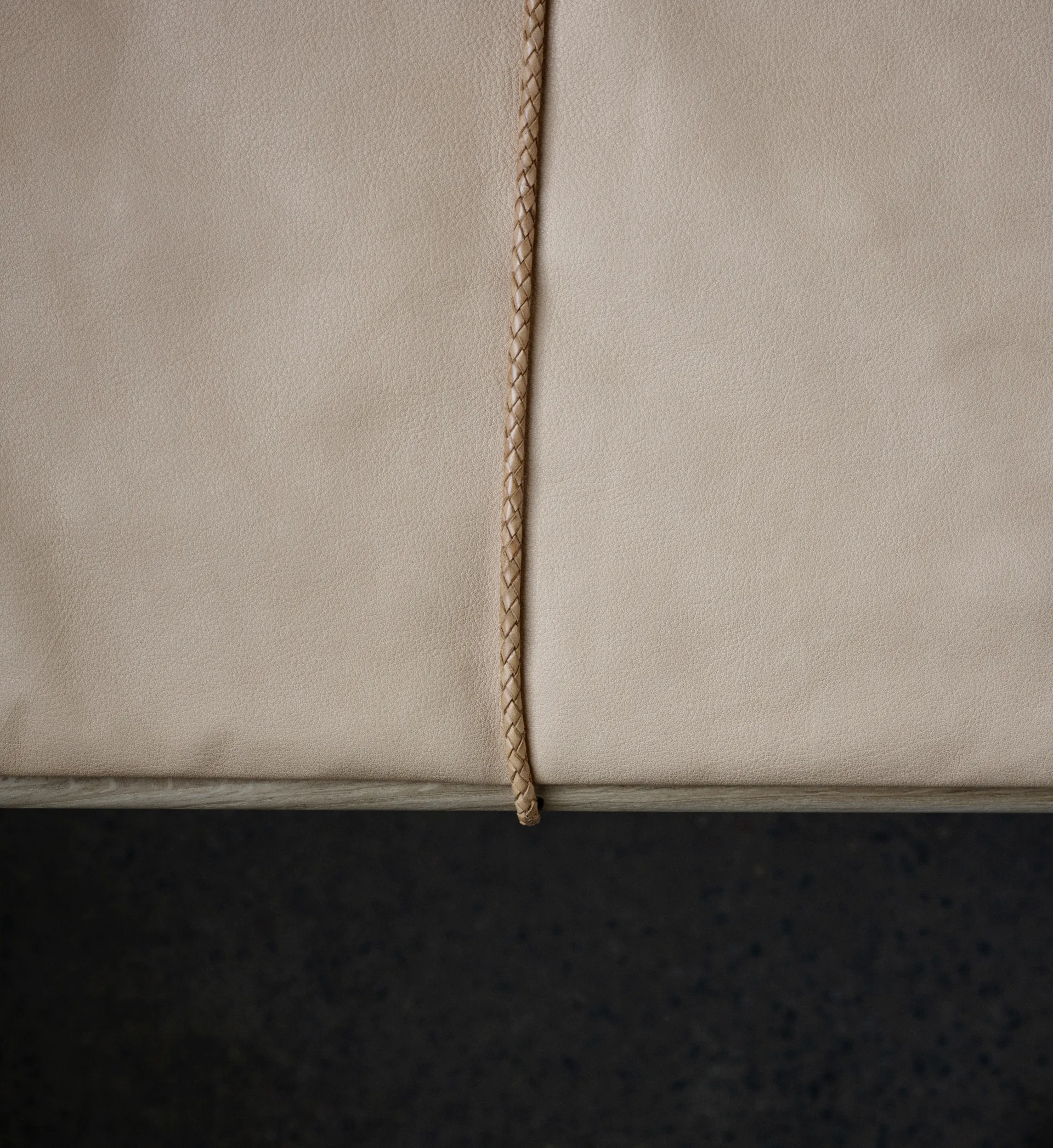 Georg läderdyna med rem till pall/barstol, Beige-brun Skagerak