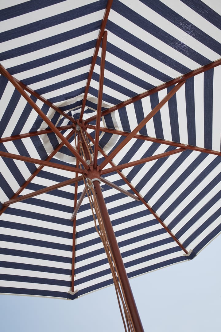 Messina parasoll, Dark Blue Stripes Ø270 cm Skagerak
