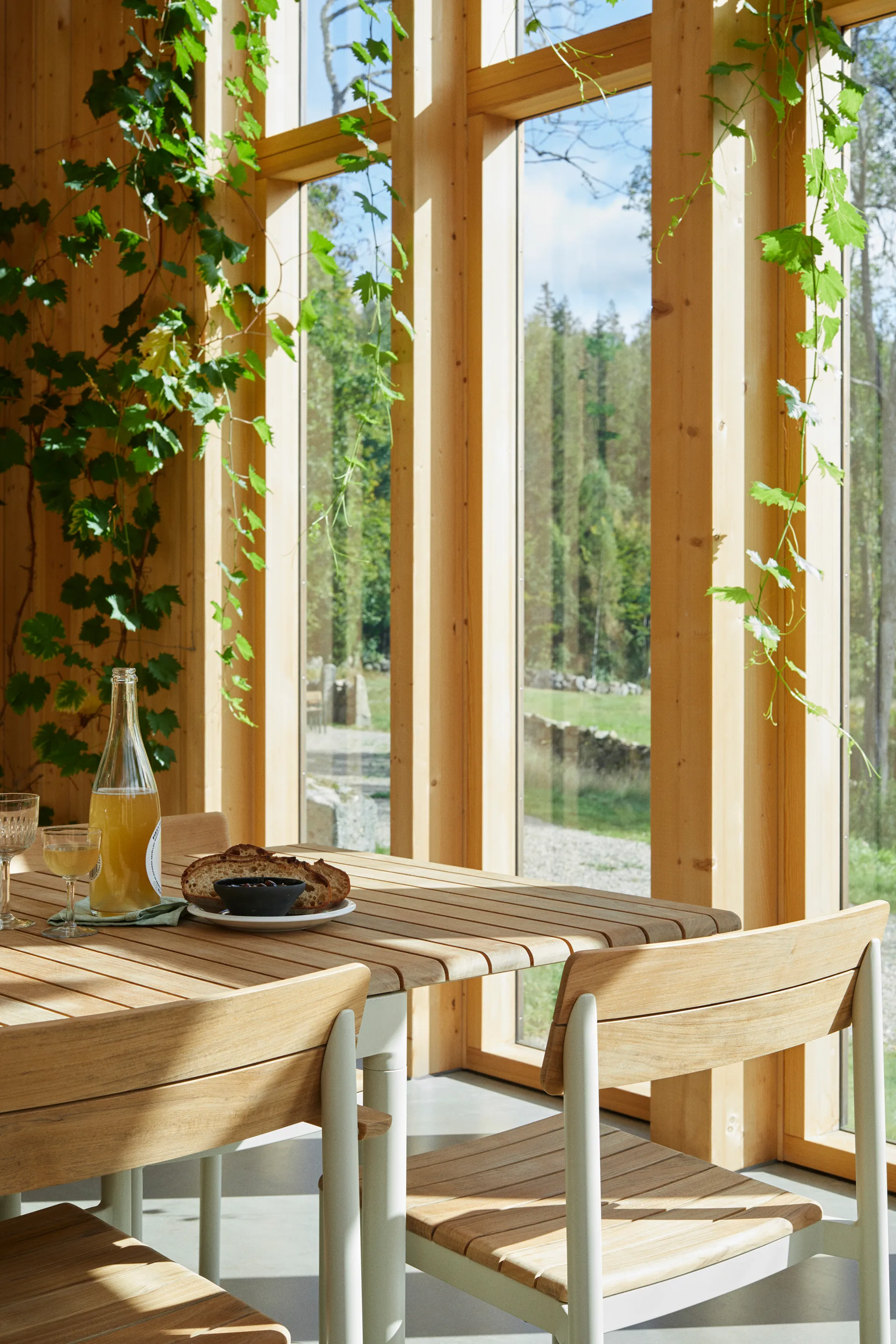 Pelagus karmstol teak, Light ivory Skagerak