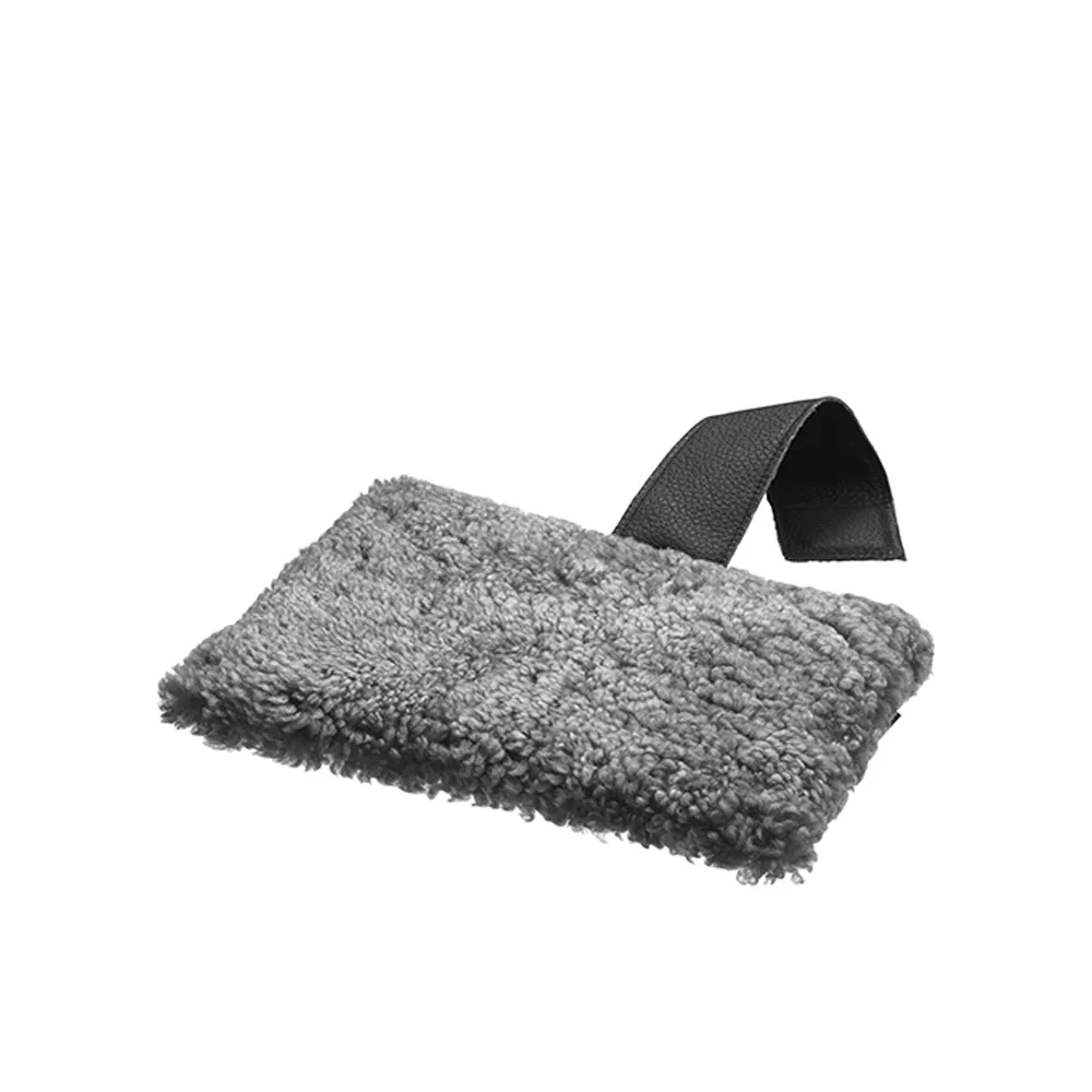 Skandilock Lamino nackkudde fårskinn scandinavian grey, konstläderband