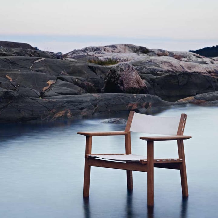 Djurö loungefåtölj, Batyline white, teak Skargaarden