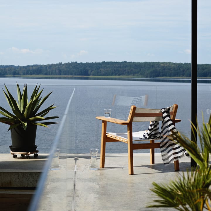 Djurö loungefåtölj, Batyline white, teak Skargaarden