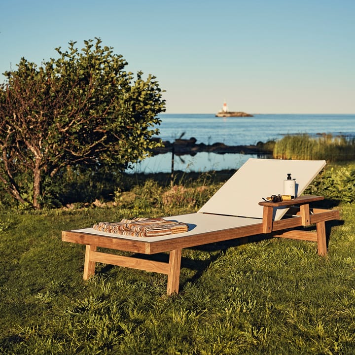 Djurö solsäng, Batyline white, teak Skargaarden
