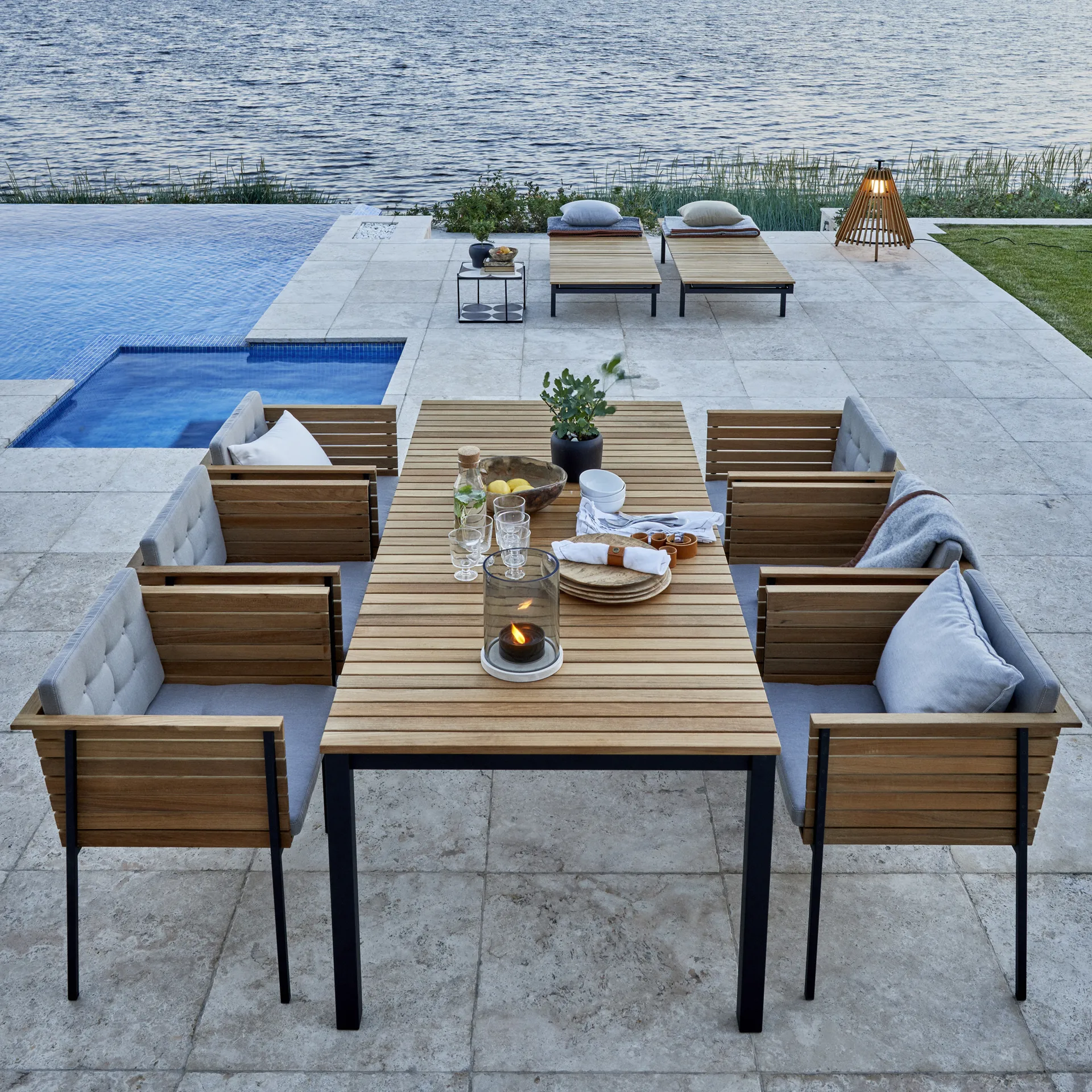 Häringe matbord, Teak, medium, svart stålstativ Skargaarden