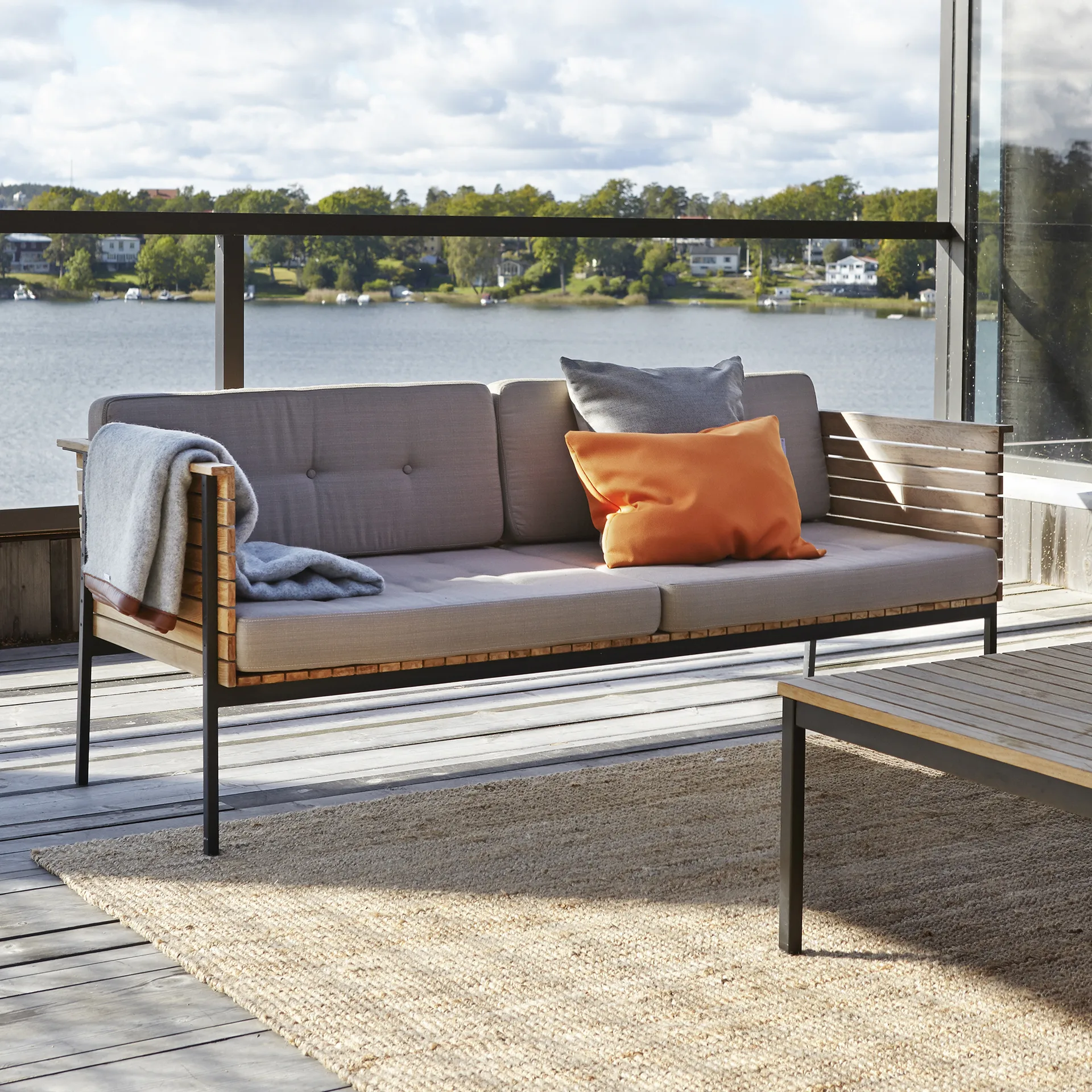 Häringe soffbord, Teak, large, svart stålstativ Skargaarden