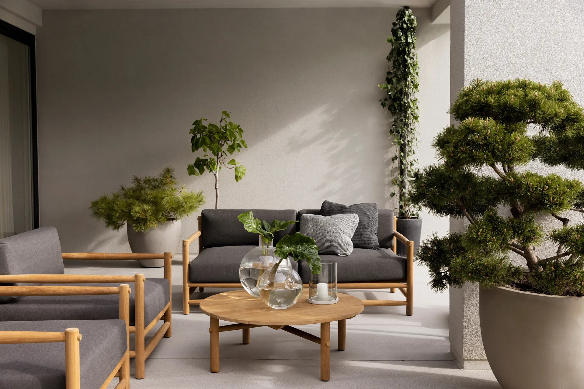 Saltholm loungefåtölj teak-gråbrun dyna,  Skargaarden