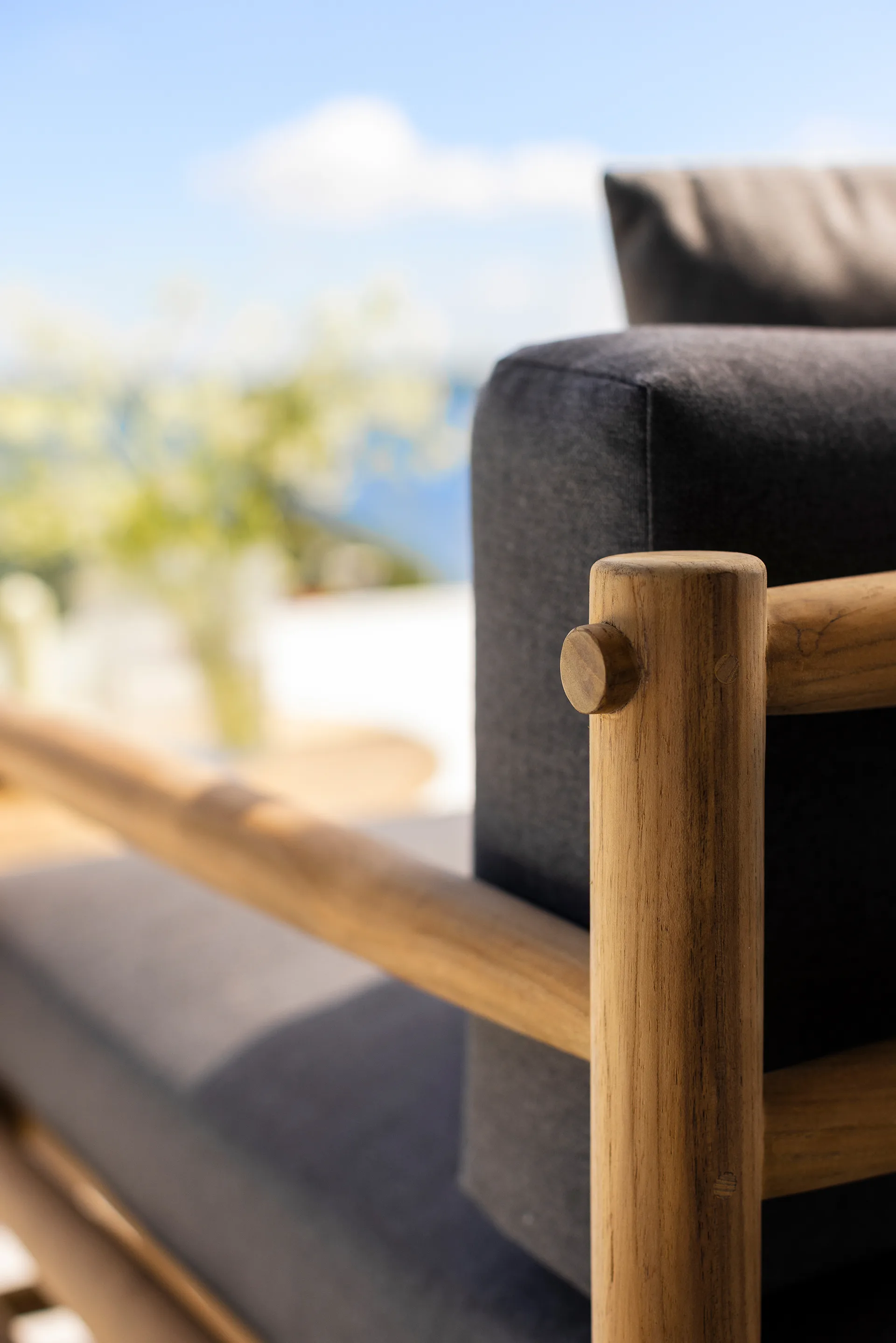 Saltholm loungefåtölj teak-gråbrun dyna Skargaarden