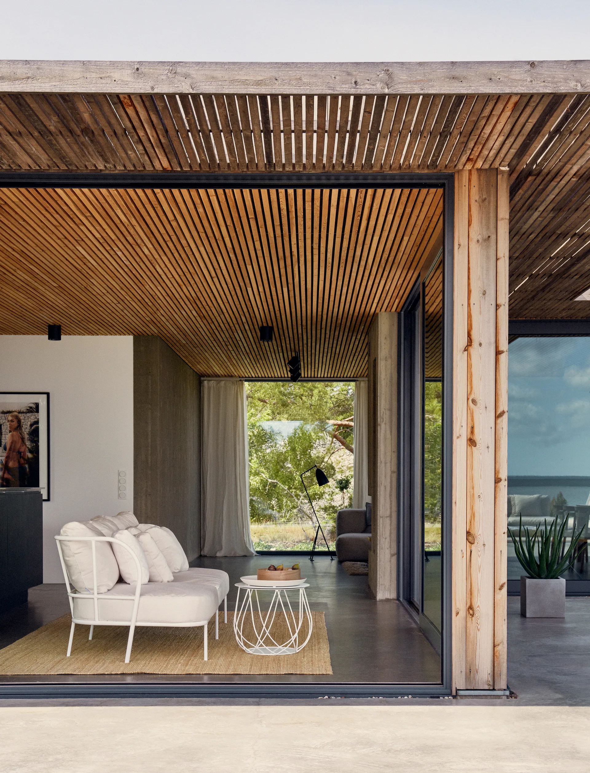 Saltö soffa, Sunbrella silver grey, charcoal grey aluminiumram Skargaarden