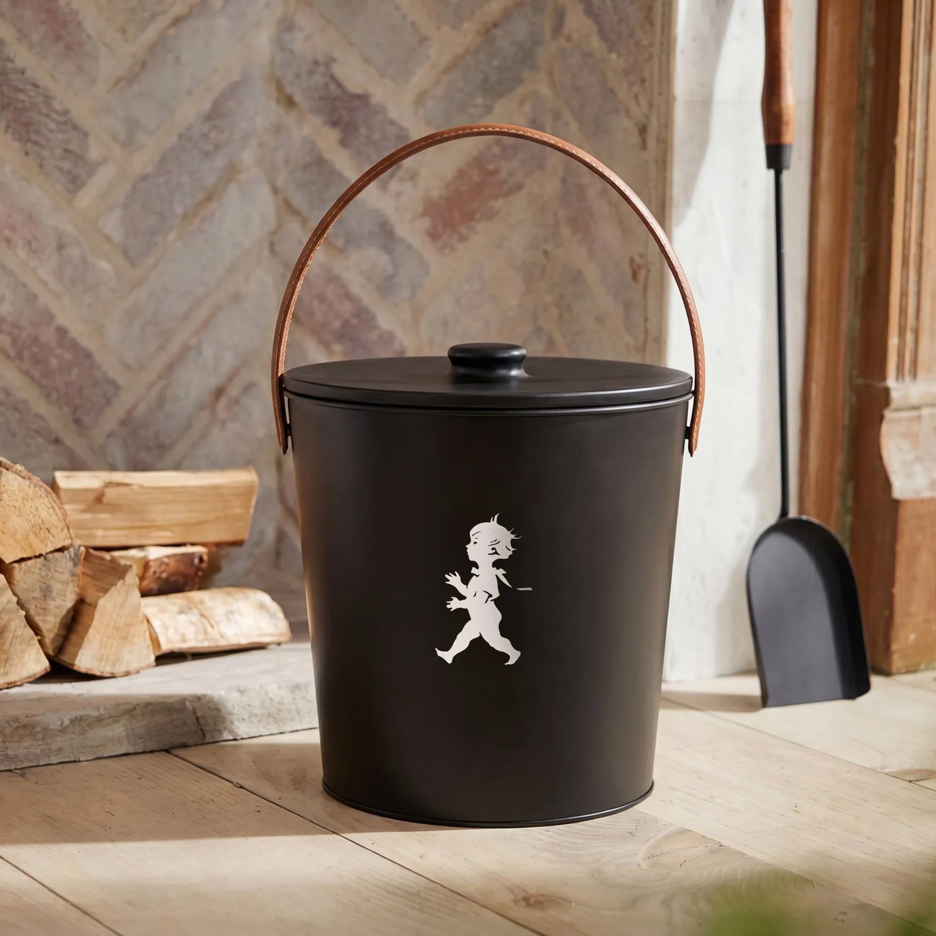 Solstickan askhink, Svart Solstickan Design