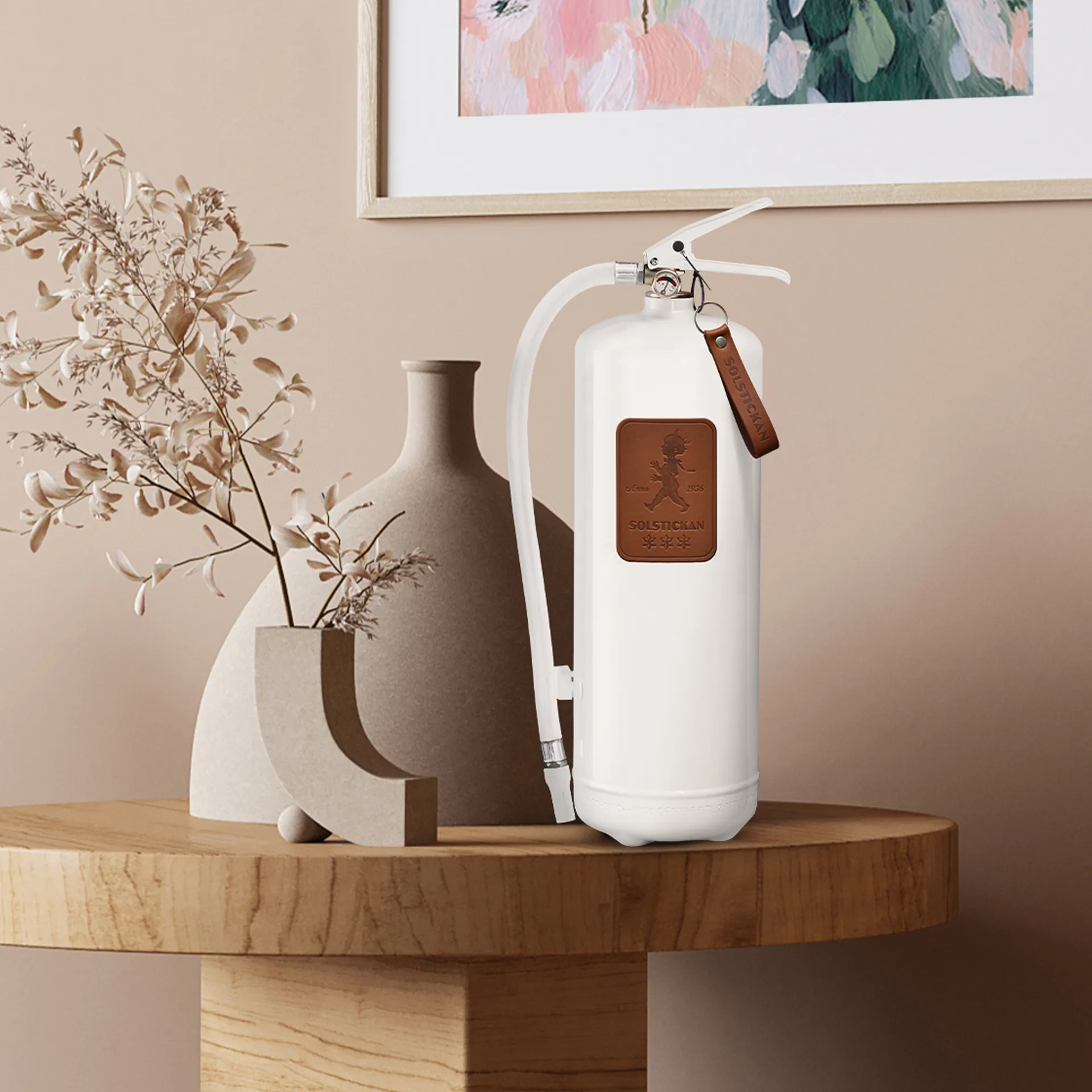 Solstickan brandsläckare 6 kg, Vit-mörkbrunt läder Solstickan Design