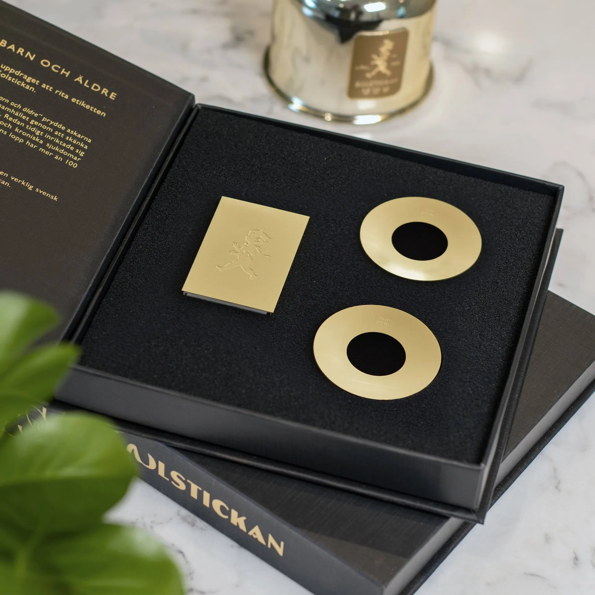 Solstickan jubileumsbox, 1 st tändsticksask, 2 st ljusmanschetter, mässing Solstickan Design