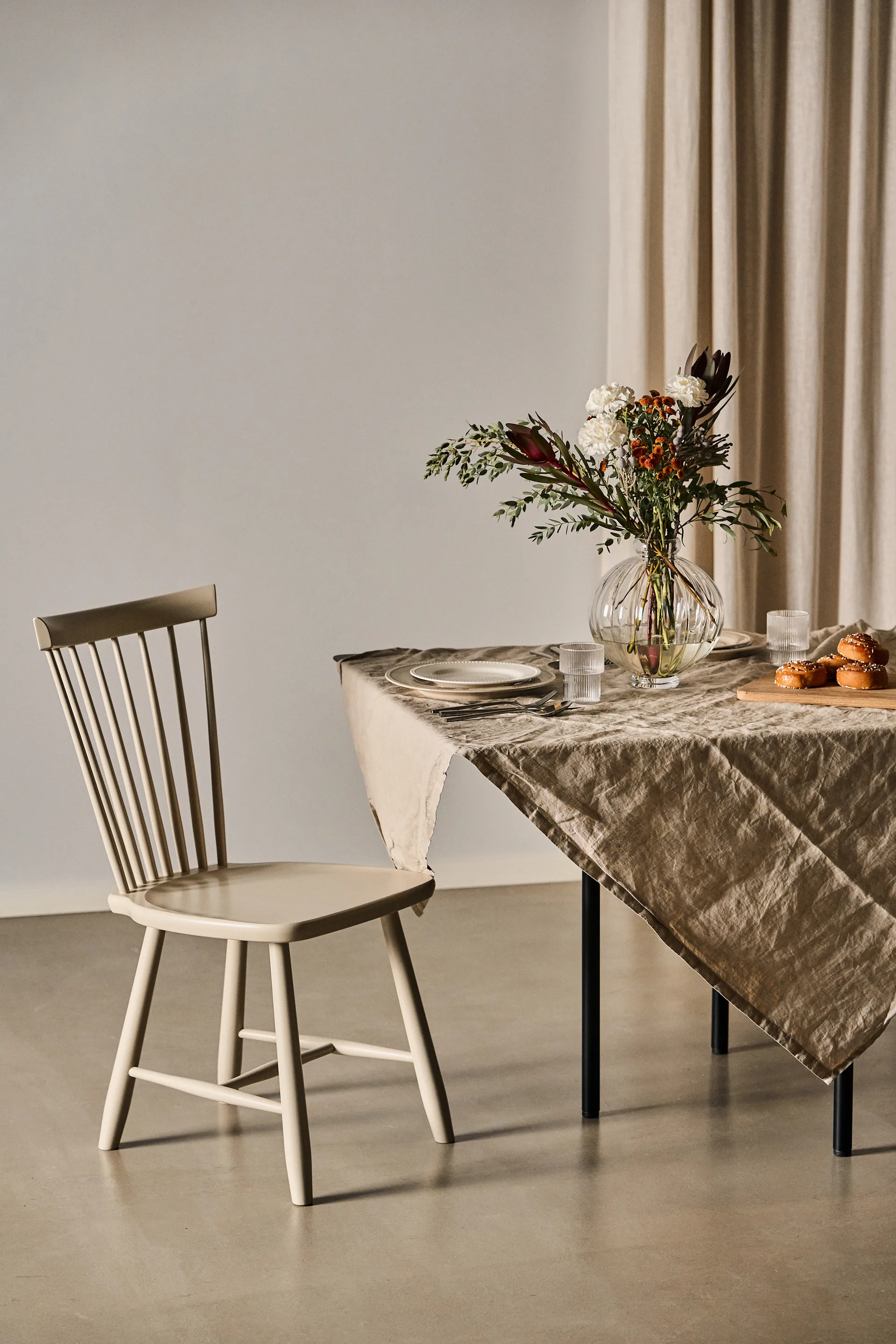 Carl matbord Ø115 & Ilägg + Lilla Åland stol 4-pack – Ljus björk-beige,  Stolab