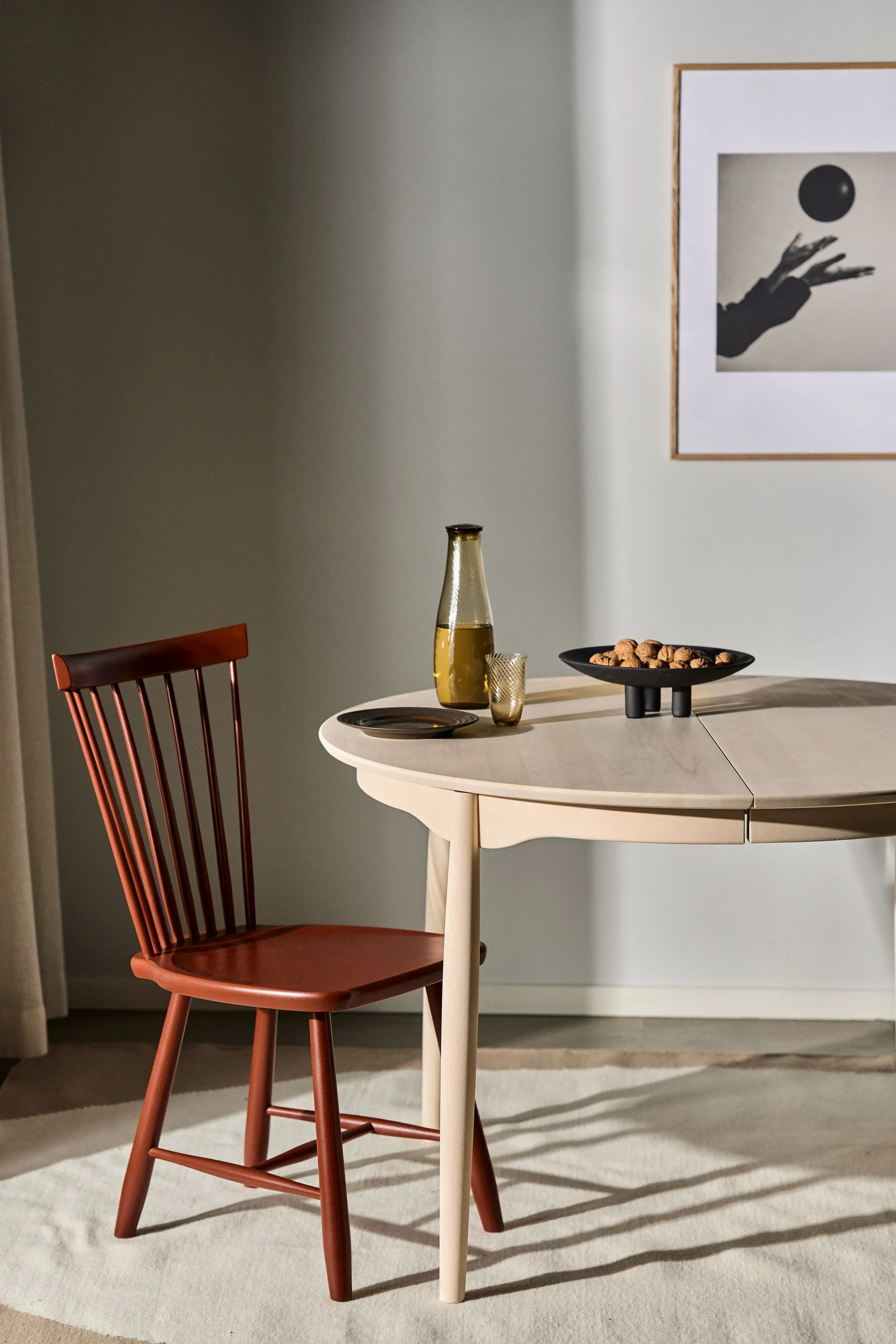 Carl matbord Ø115 & Ilägg + Lilla Åland stol 4-pack – Ljus björk-faluröd Stolab