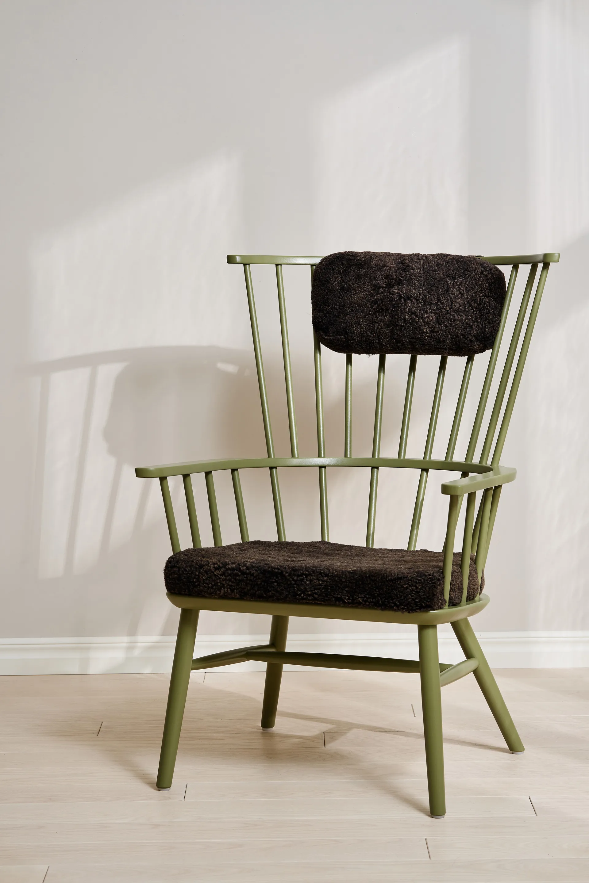 Henriette fåtölj dyna&nackkudde Olivgrön-Espresso Stolab