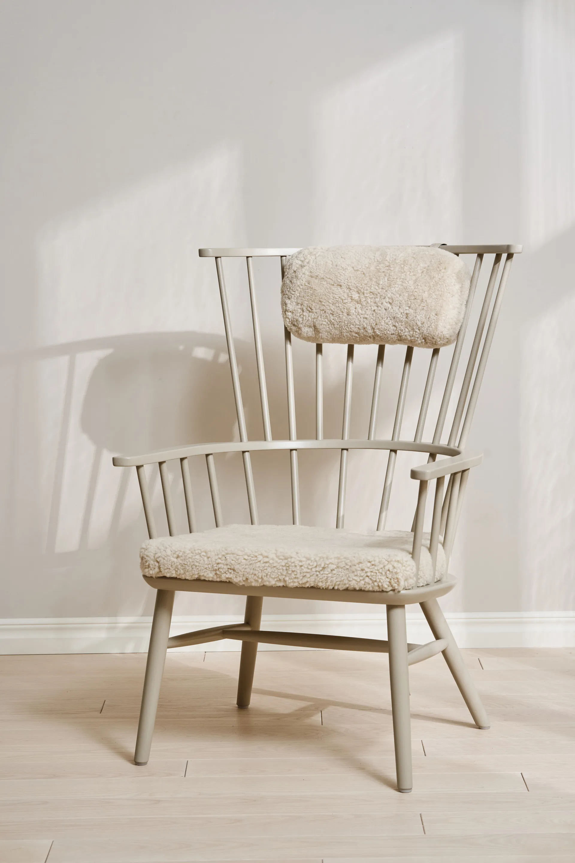 Henriette fåtölj dyna&nackkudde Svenssons beige-Moonlight Stolab