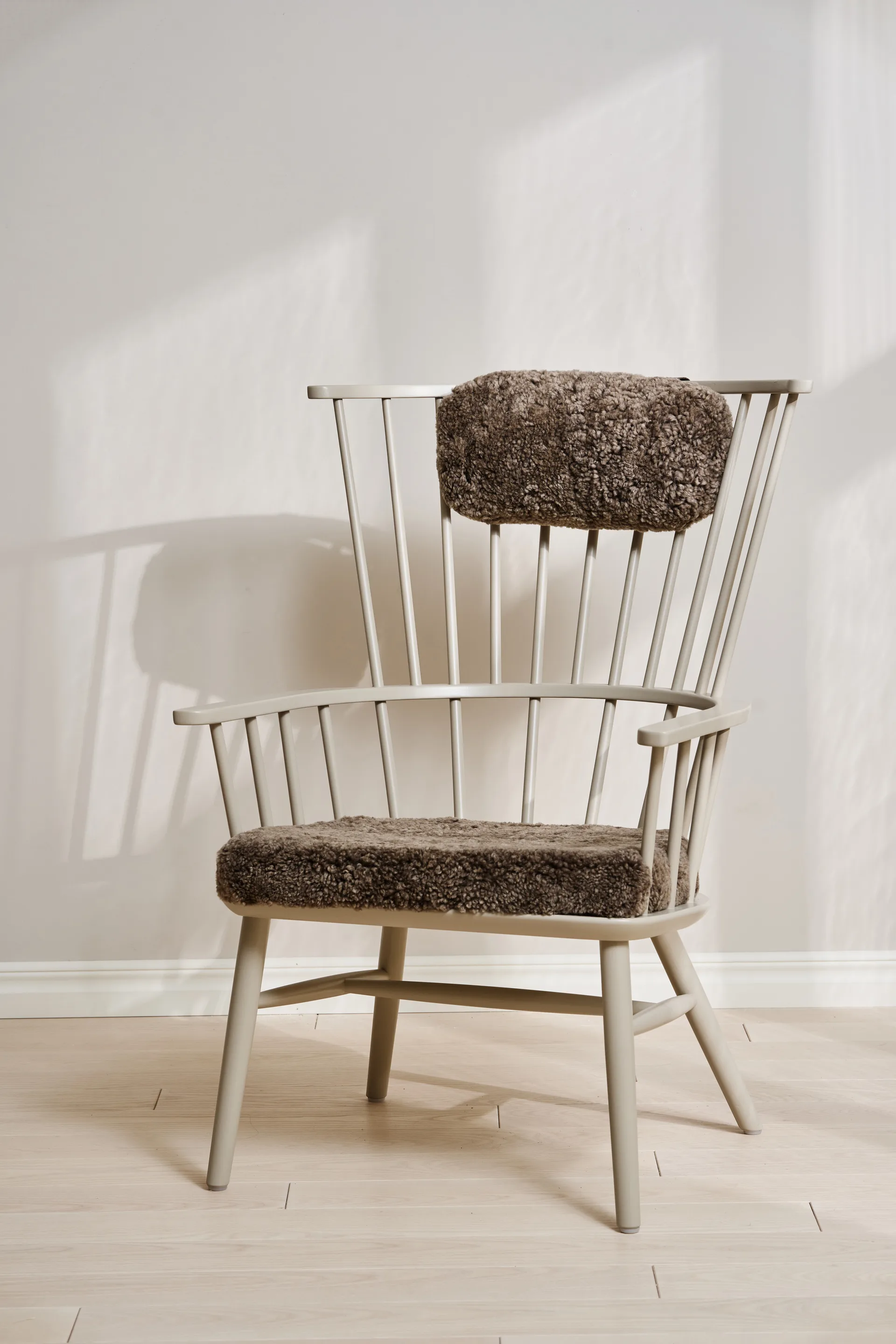 Henriette fåtölj dyna&nackkudde Svenssons beige-Sahara Stolab