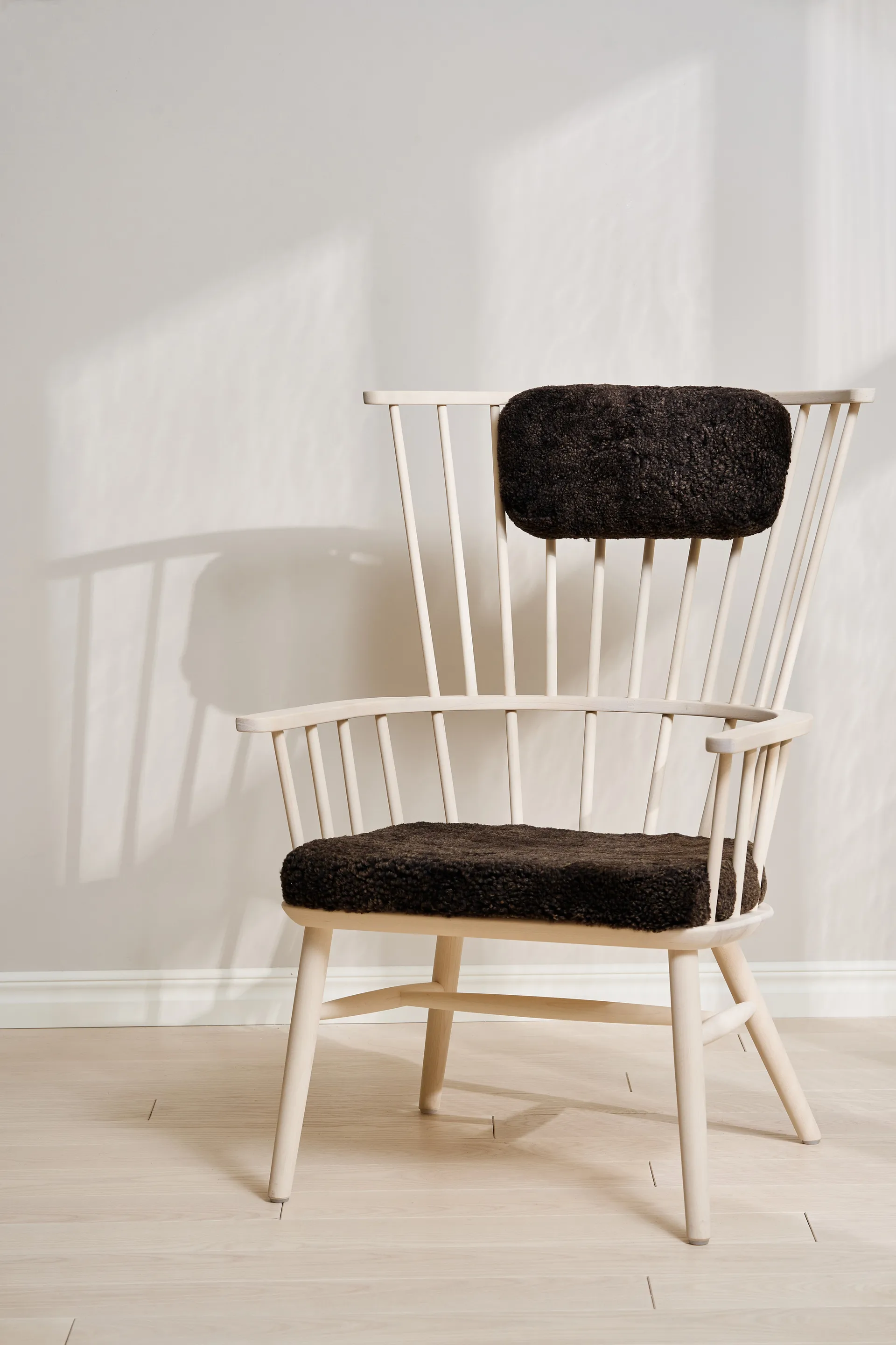 Henriette fåtölj dyna&nackkudde Vitolja-Espresso Stolab