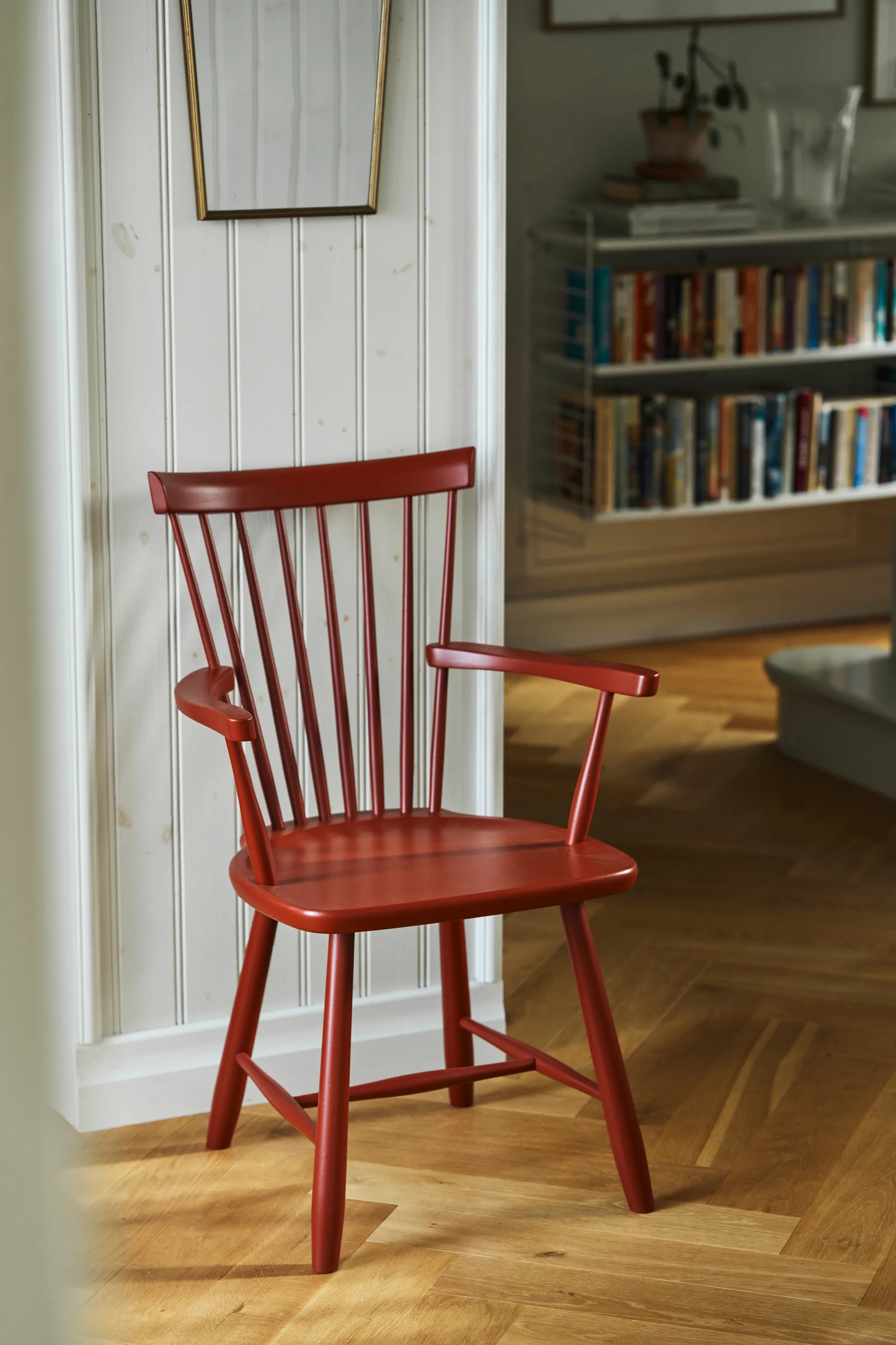 Lilla Åland karmstol, Svenssons faluröd (björk) Stolab