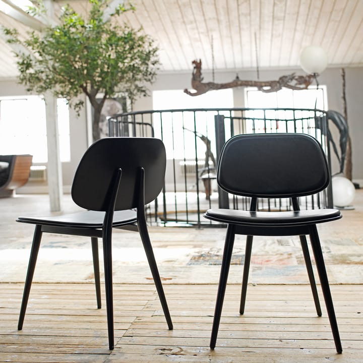 My Chair stol, läder svart, svartlackat björkstativ Stolab
