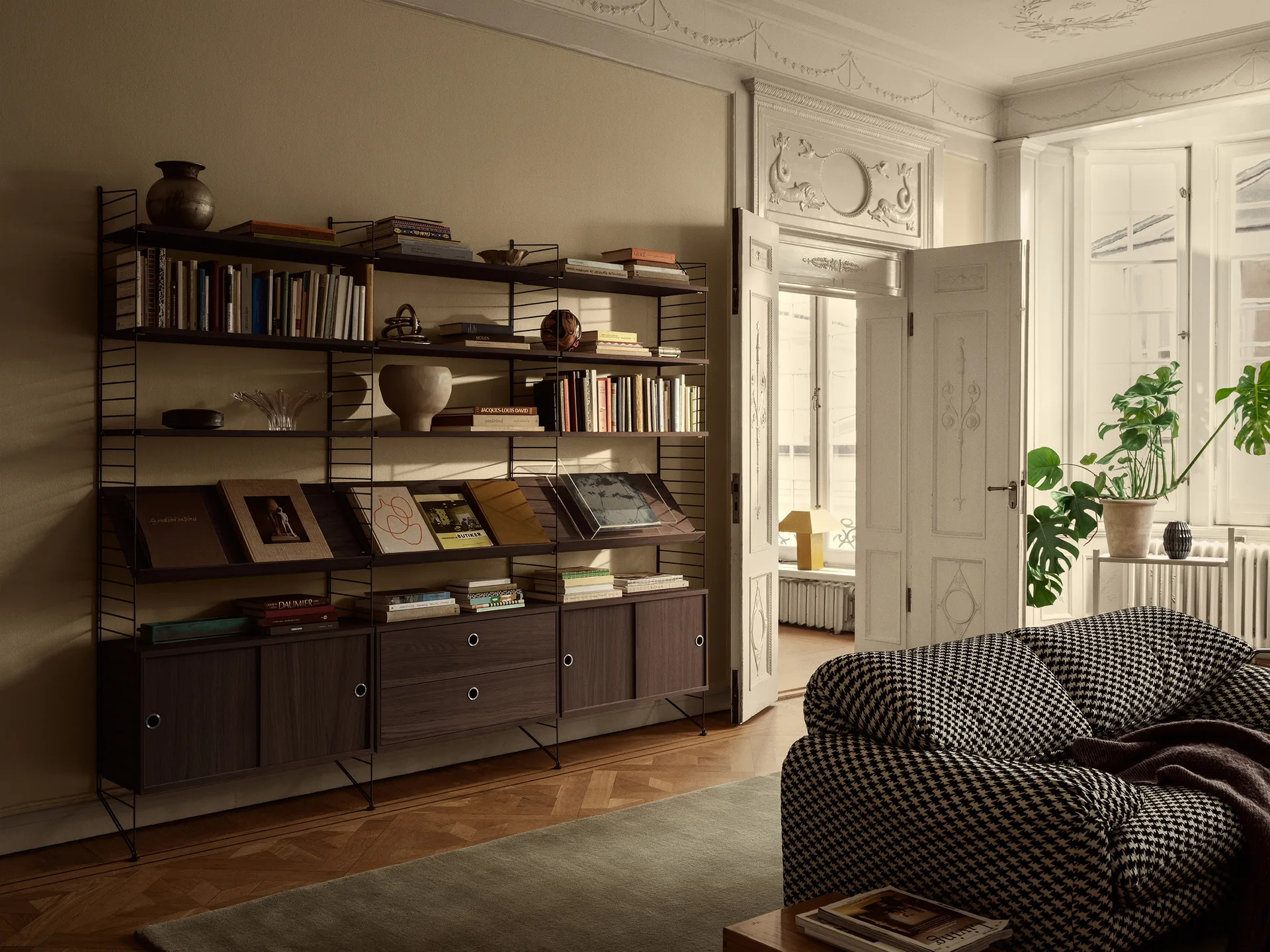 String hyllplan metall, Mörkbrun, 58x30, låg kant String