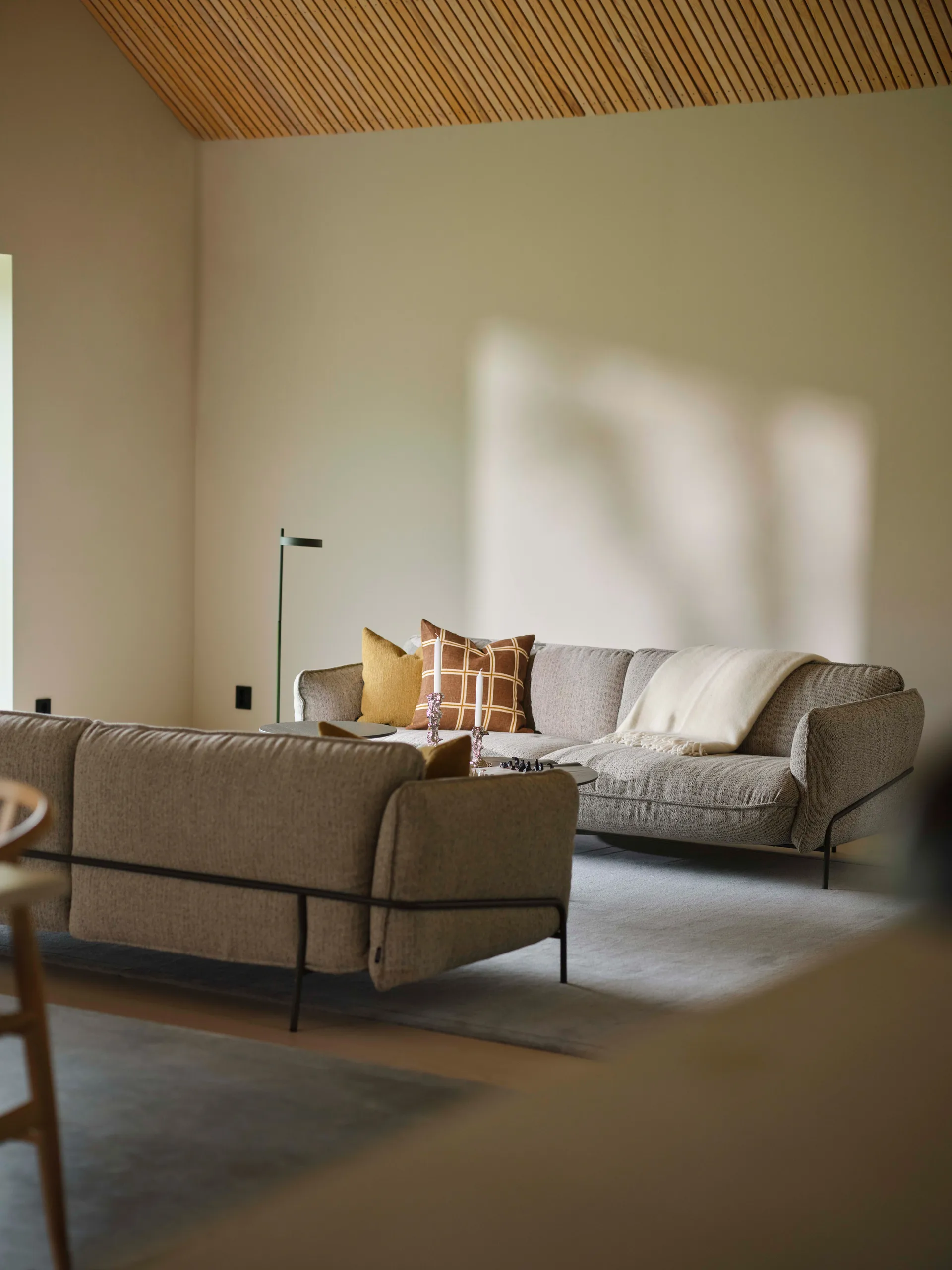 Continental soffa, Sealife Dark beige/white-svartlackerat stål Swedese