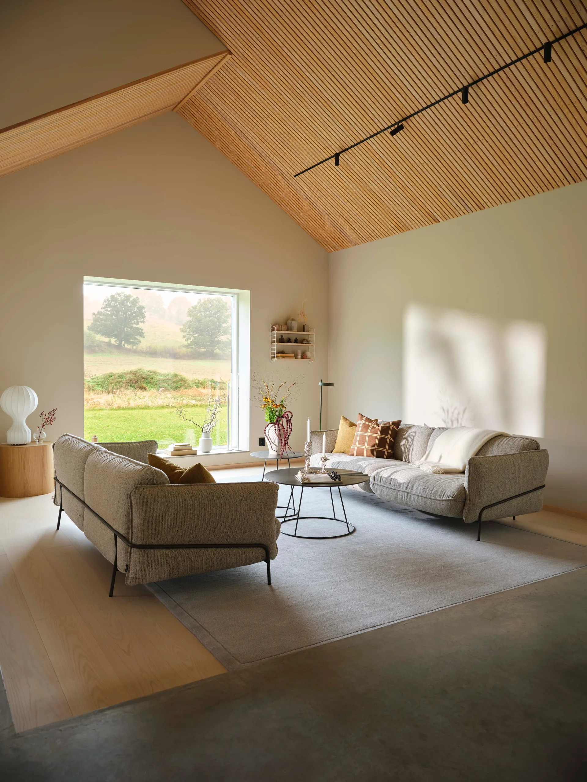 Continental soffa, Wave Cobblestone-svartlackerat stål Swedese