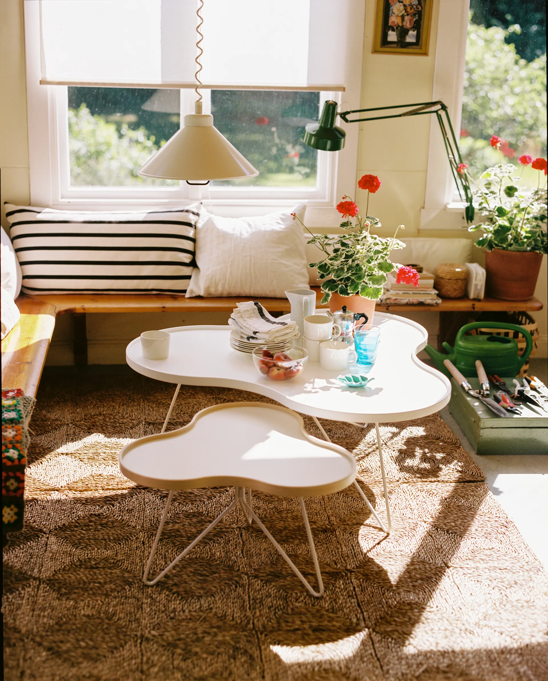 Flower mono bord 107x114 cm, H45 cm Ask vitlaserad Swedese