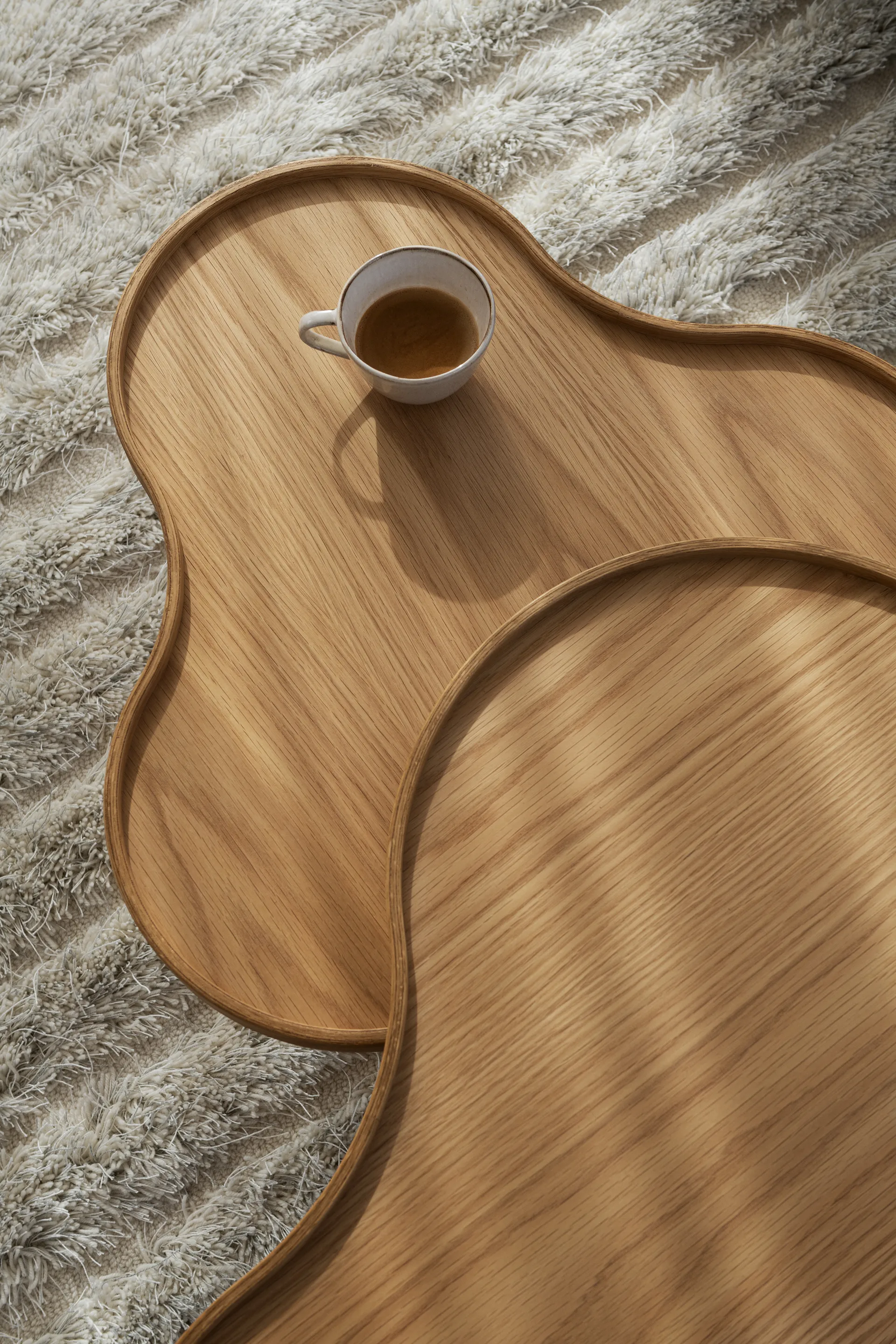 Flower mono bord 107x114 cm, H45 cm Ek lackad-beige RAL 1001 Swedese