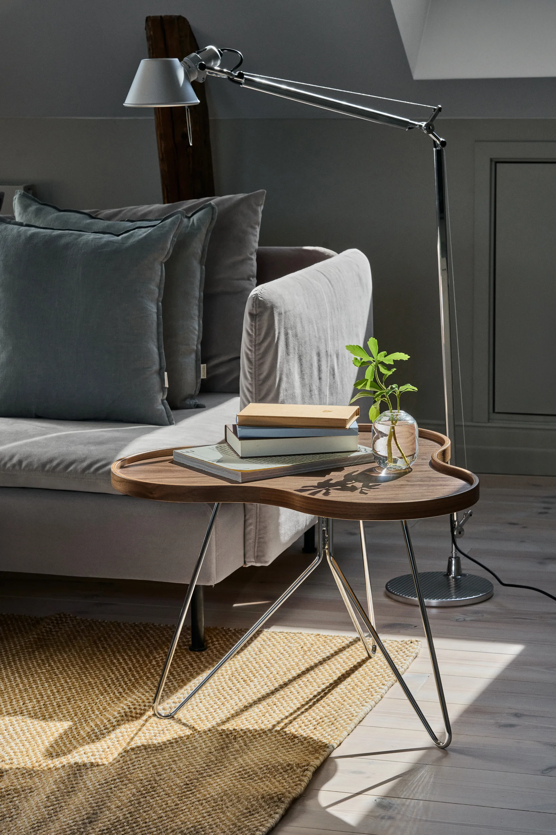 Flower mono bord Special Edition 62x66 cm, H45 cm-lackad valnöt-kromad stål Swedese