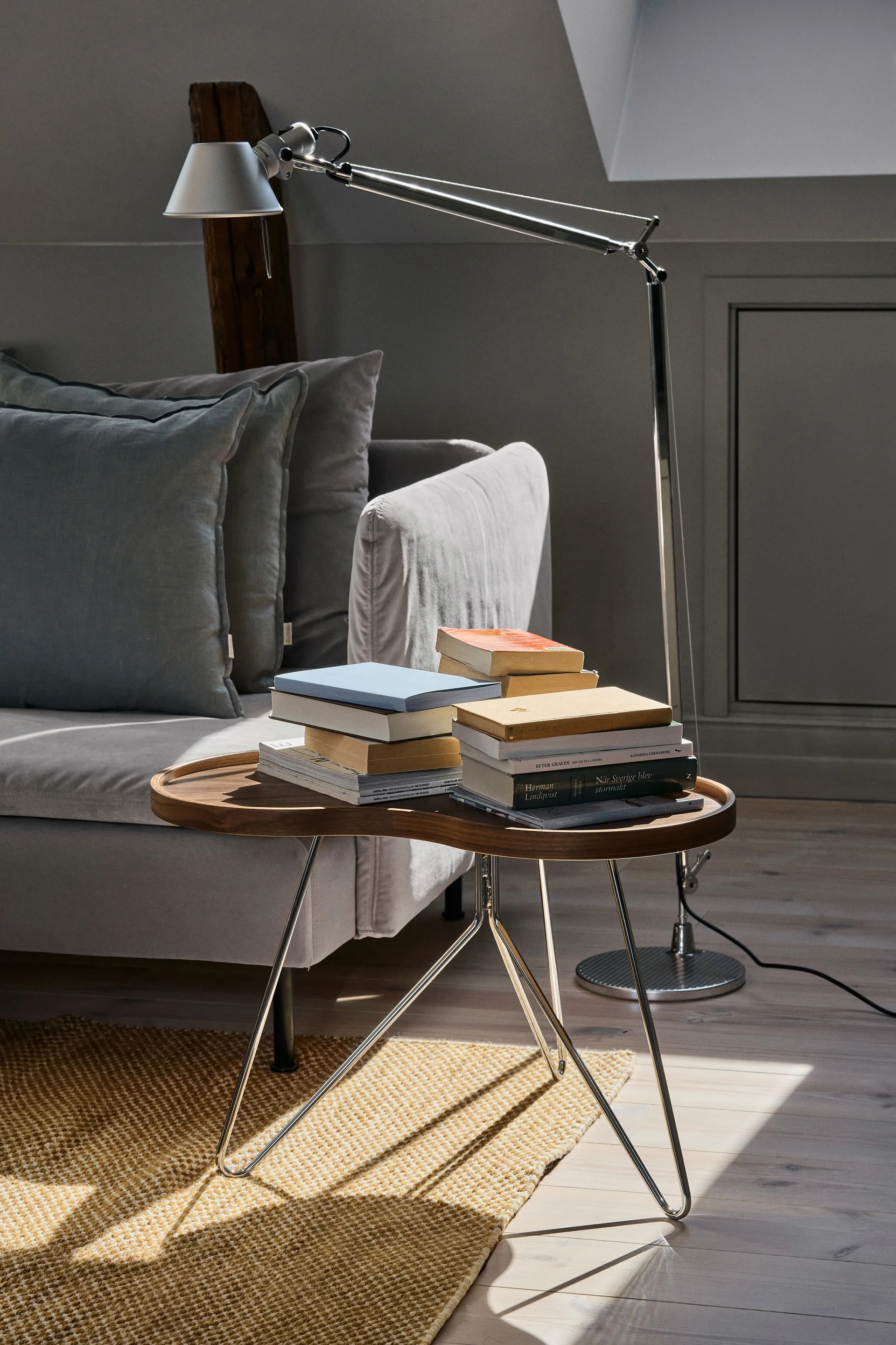 Flower mono bord Special Edition 62x66 cm, H45 cm-lackad valnöt-kromad stål Swedese