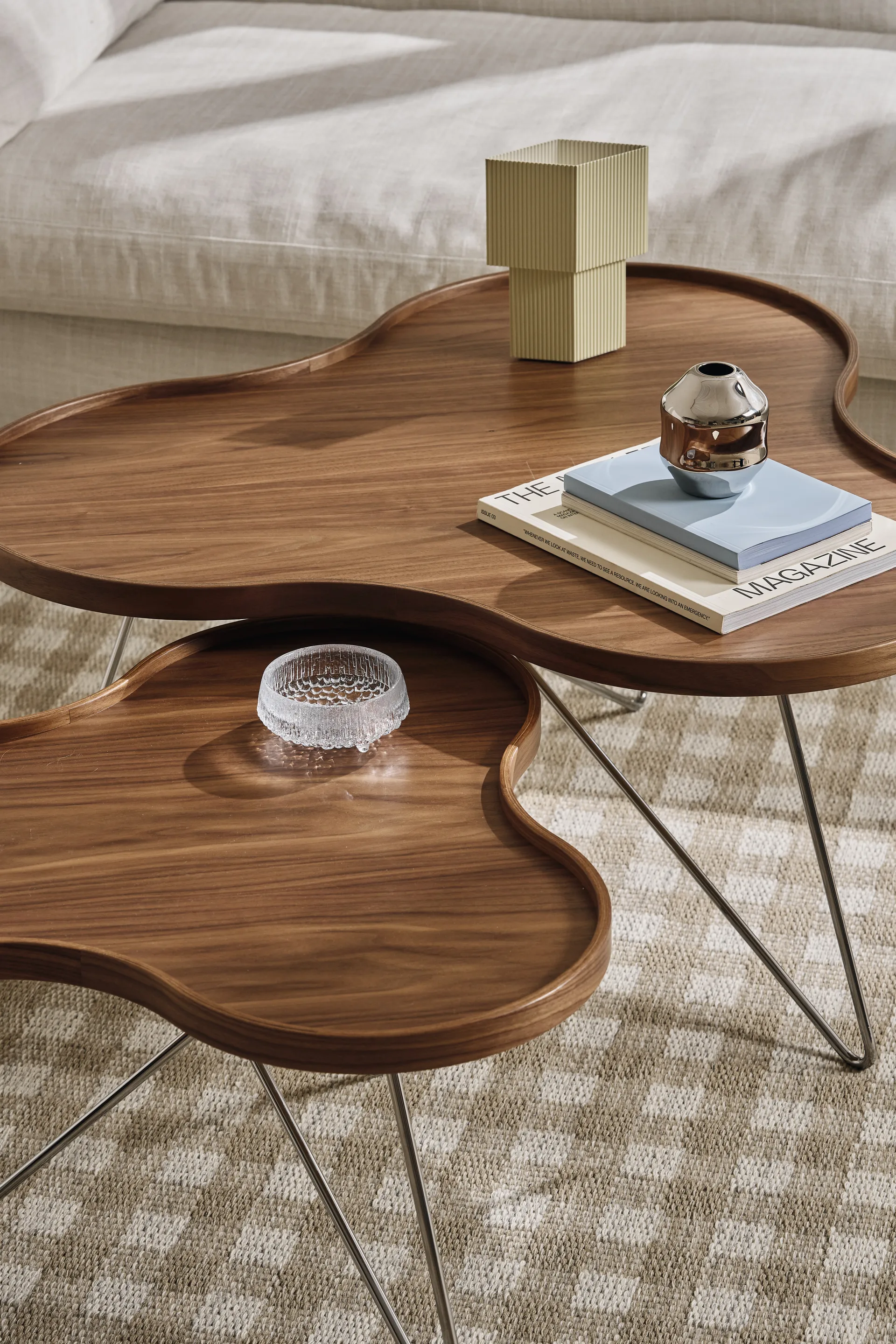 Flower mono bord Special Edition 84x90 cm, H45 cm-lackad valnöt-kromad stål Swedese